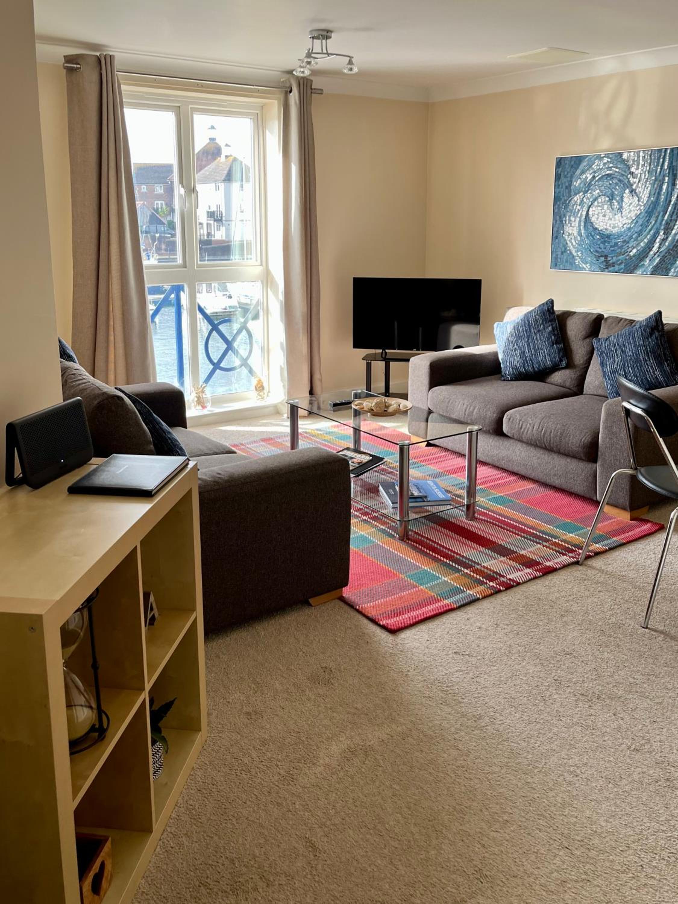 Fabulously located Marina apartment - marina views view 4