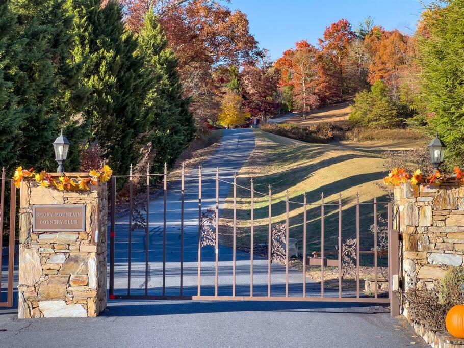 Mountain View Tree House w/ country club amenities view 5