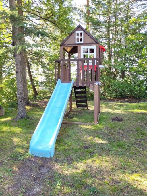 Rustic Pines Waterfront Cottage *CLEAR WATER*