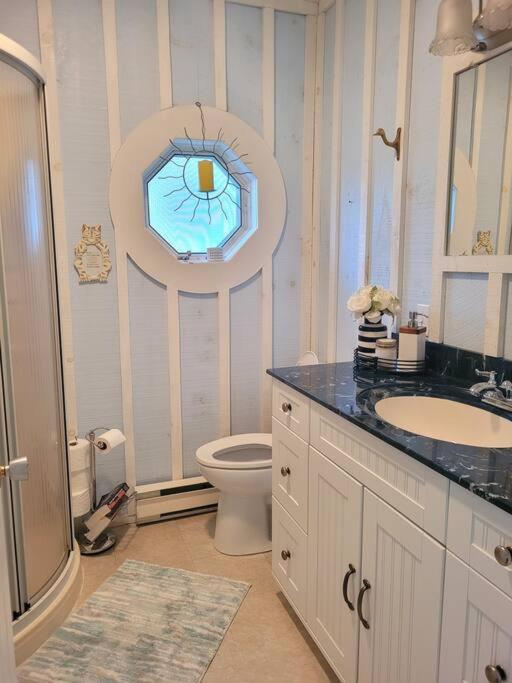 Rustic Pines Waterfront Cottage *CLEAR WATER*