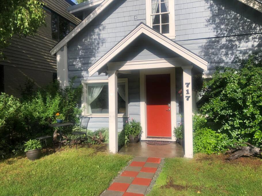 Hotel 1915 Coastal Historical Log Home #1 Spot Downtown! - Image 1