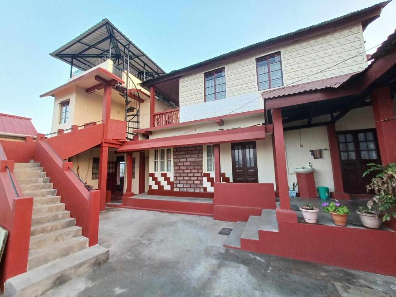 Odyssey's Pateng Homestay, Cherrapunji view 3