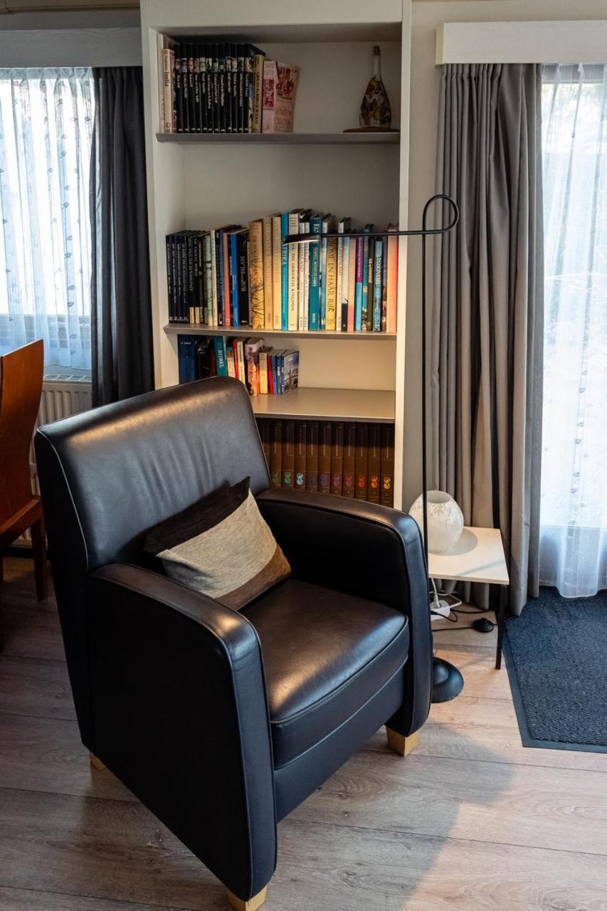 COZY & SPACIOUS PLACE ON A QUIET SPOT IN THE MIDDLE OF THE NETHERLANDS with free use of 2 women's and 2 men's bikes plus child seat view 2