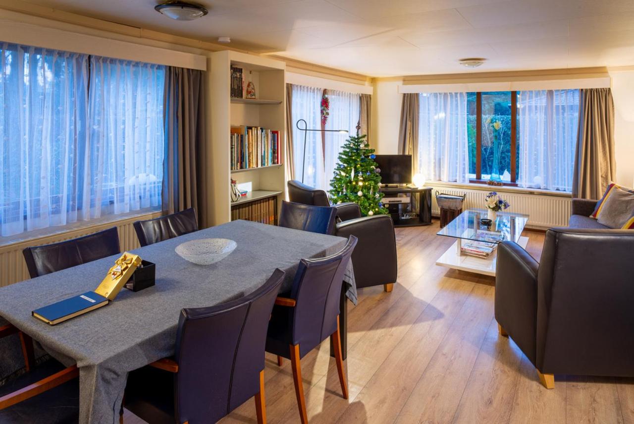 COZY & SPACIOUS PLACE ON A QUIET SPOT IN THE MIDDLE OF THE NETHERLANDS with free use of 2 women's and 2 men's bikes plus child seat view 3