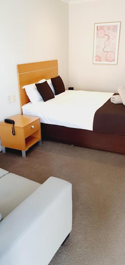 Golden Reef Motor Inn