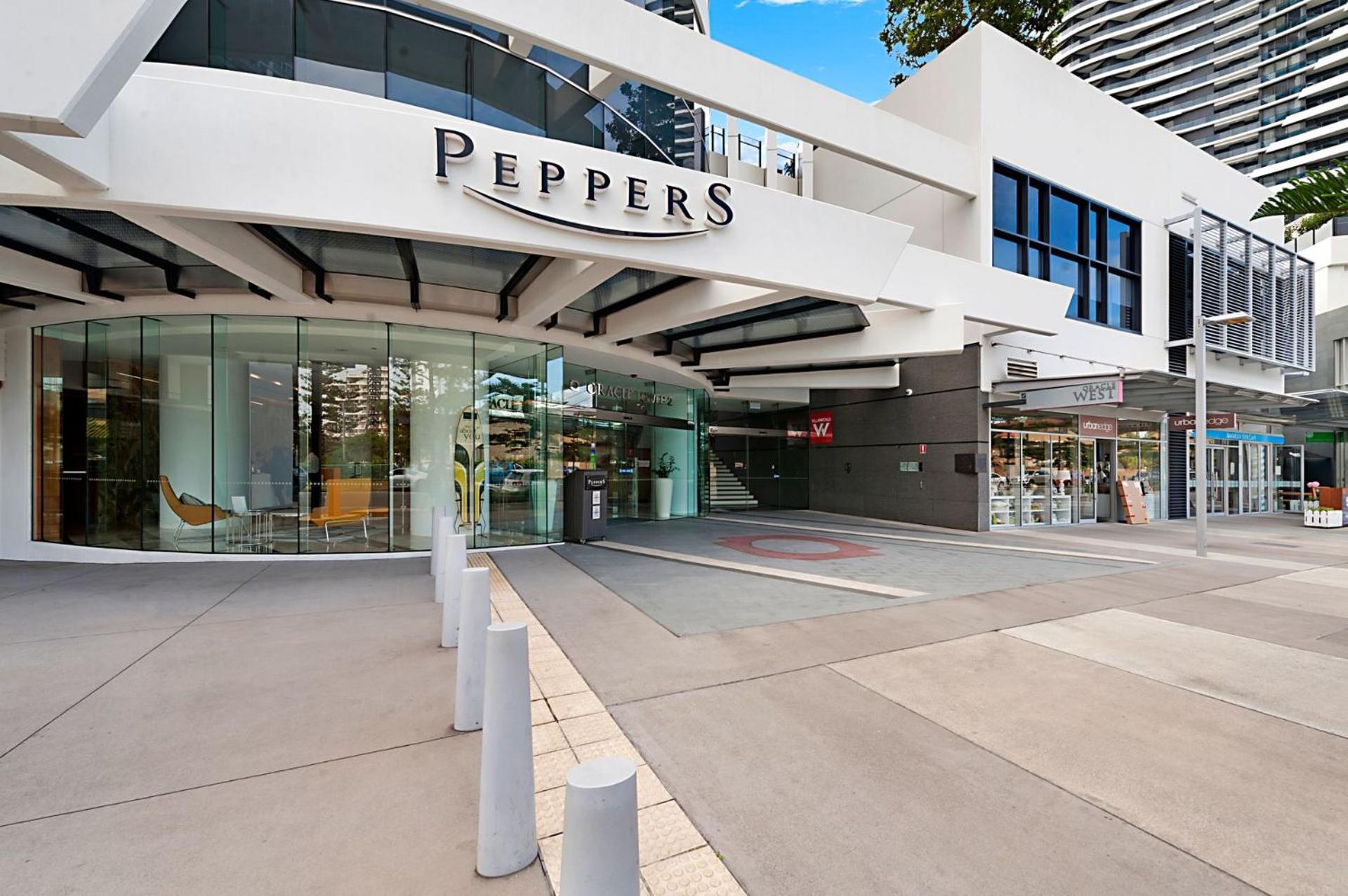 Oracle Broadbeach Wonderful Modern 2 Bed 1 Bath Apartment - CoastHM