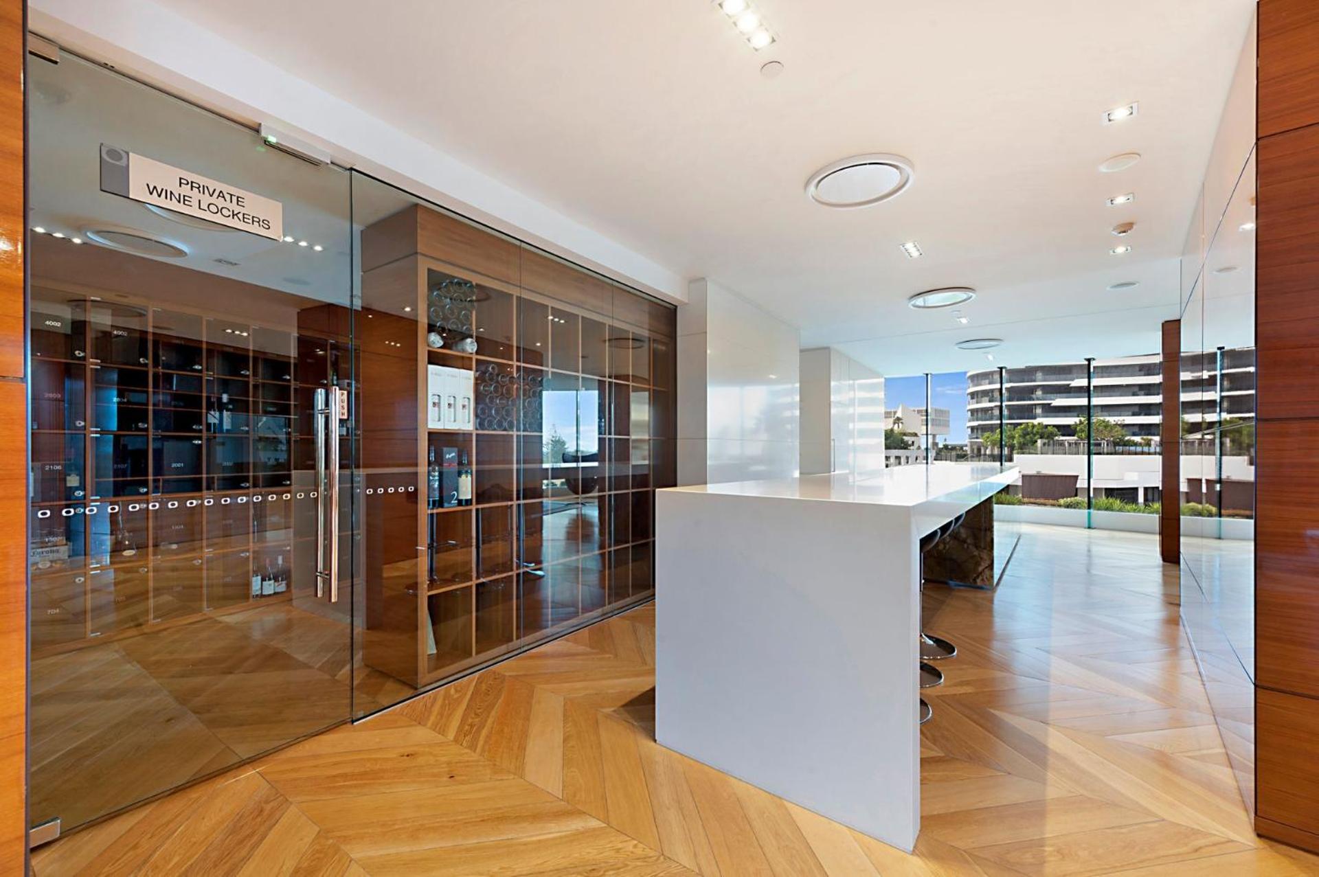 Oracle Broadbeach Wonderful Modern 2 Bed 1 Bath Apartment - CoastHM