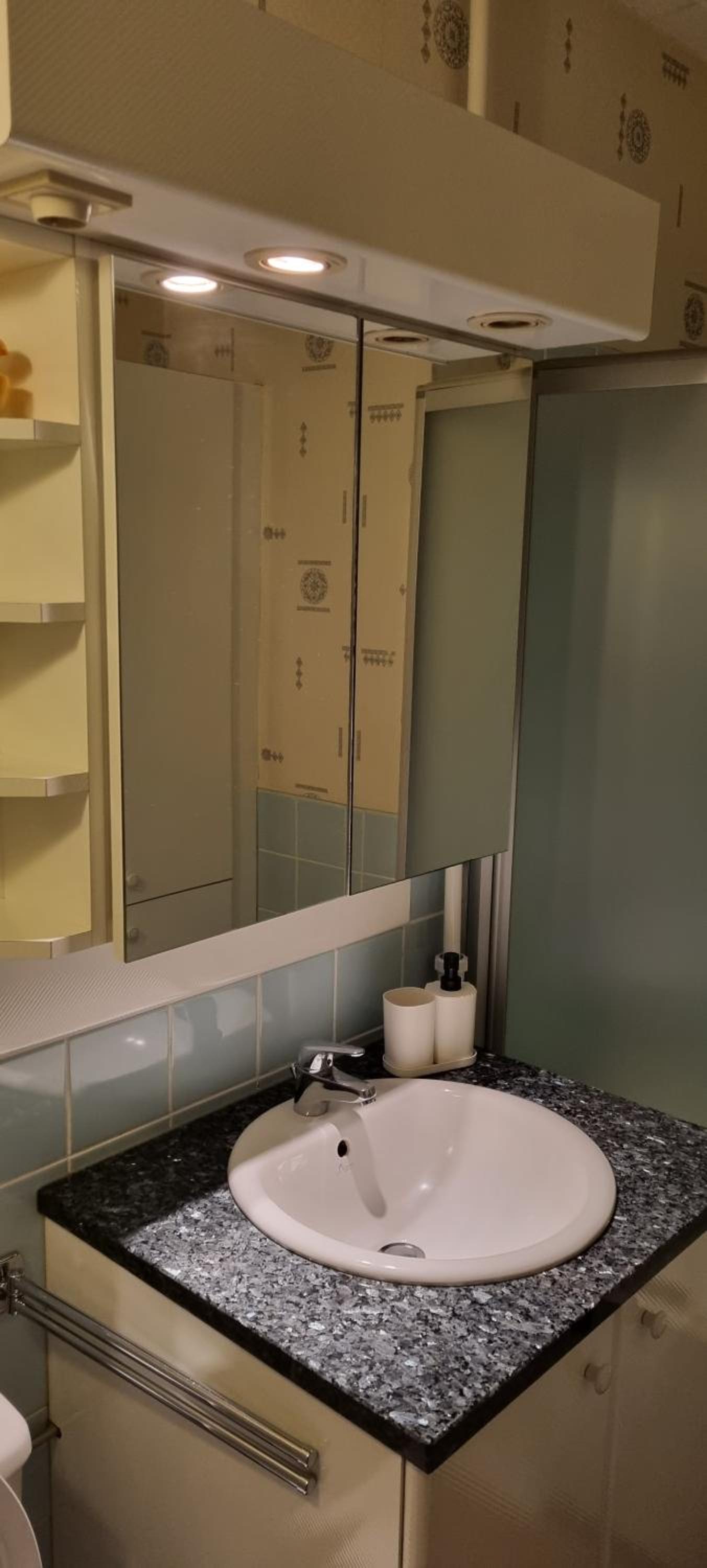 SUPERB FLAT WITH 3 BEDROOMS PARKING AND BALCONy