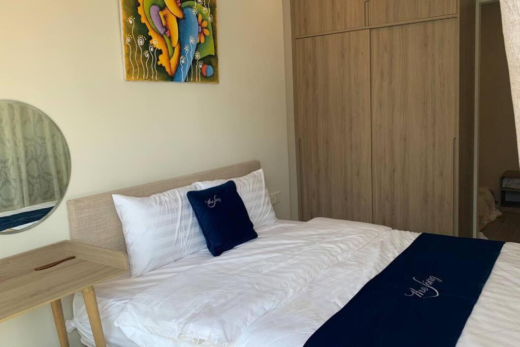 The Song, Luxury apartment