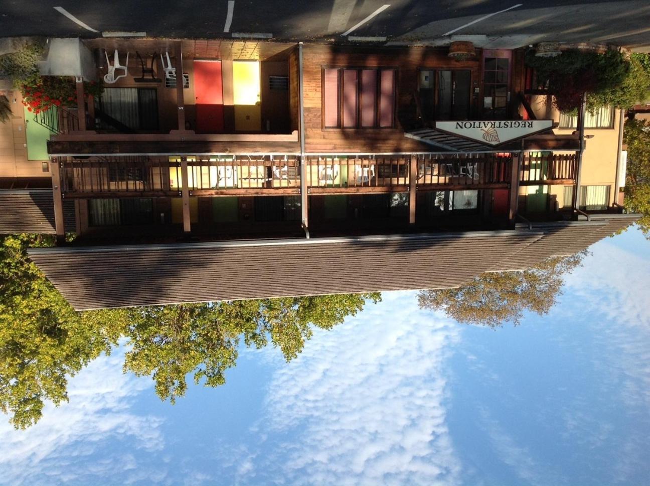 Humboldt Redwoods Inn