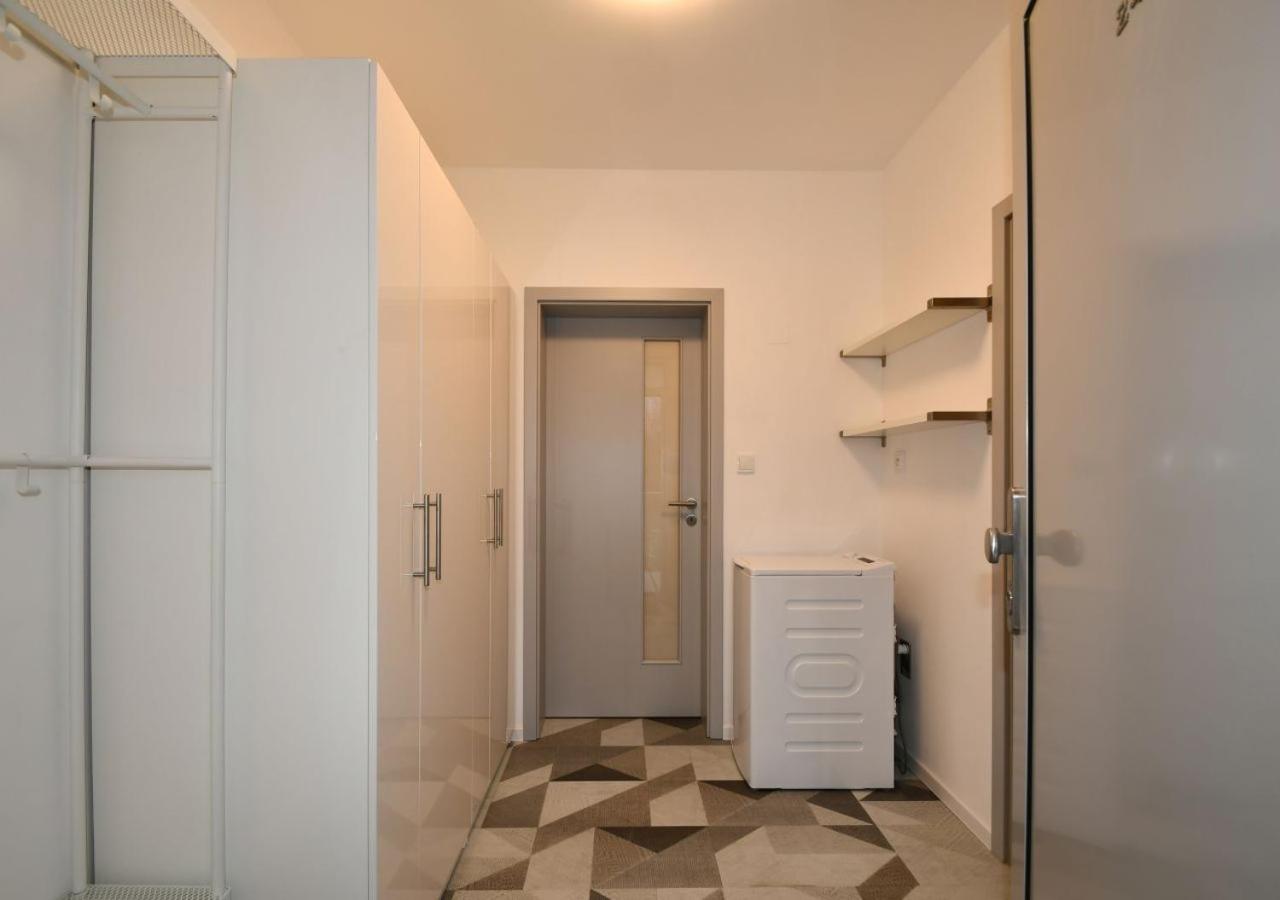 EFI Residence Holzova 28