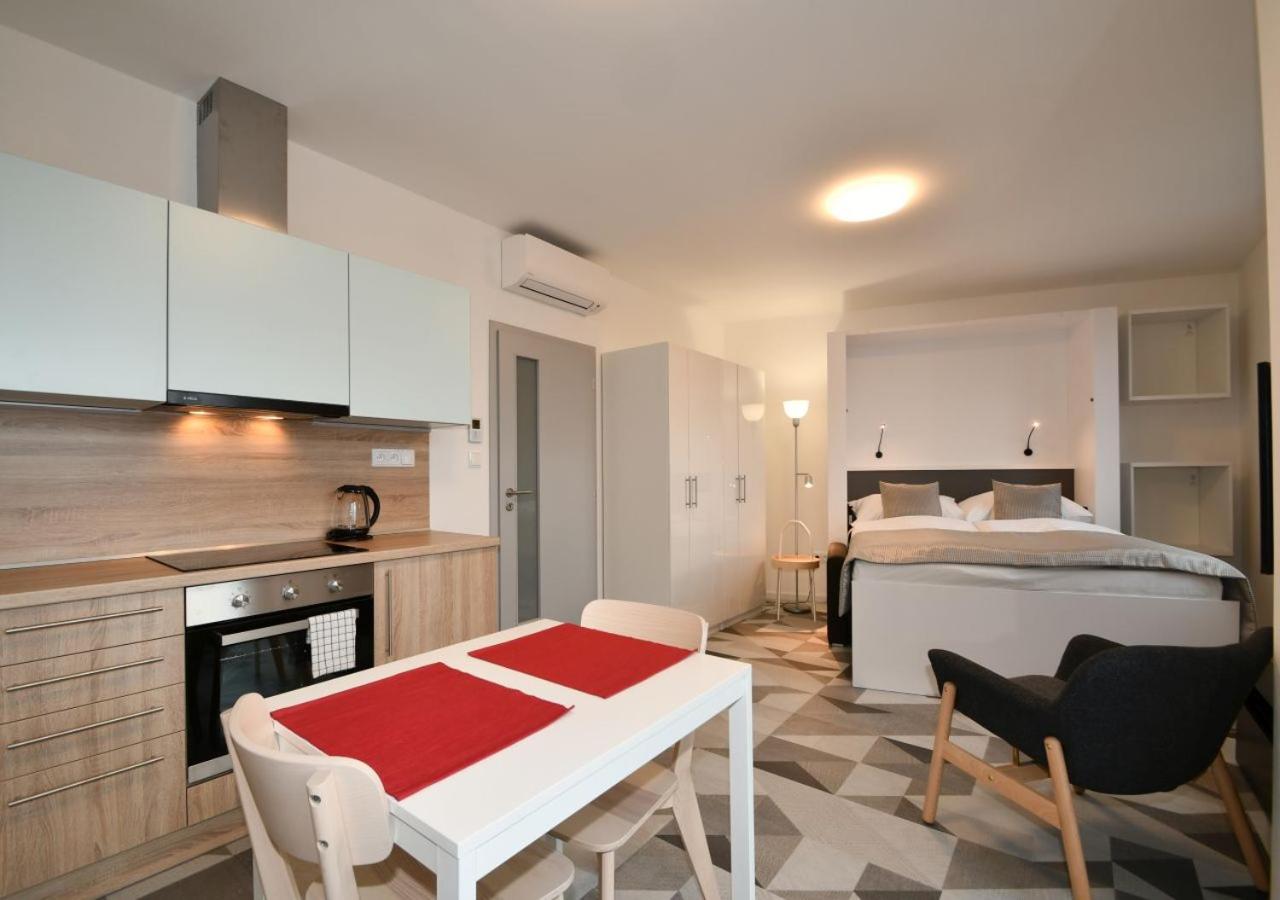EFI Residence Holzova 28
