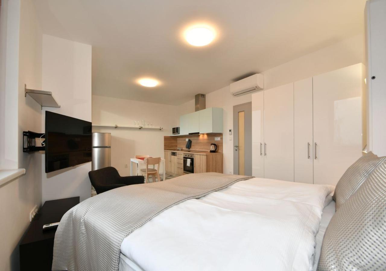 EFI Residence Holzova 28
