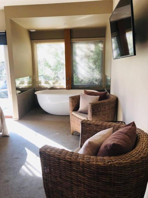 Hepburn hideaway studio