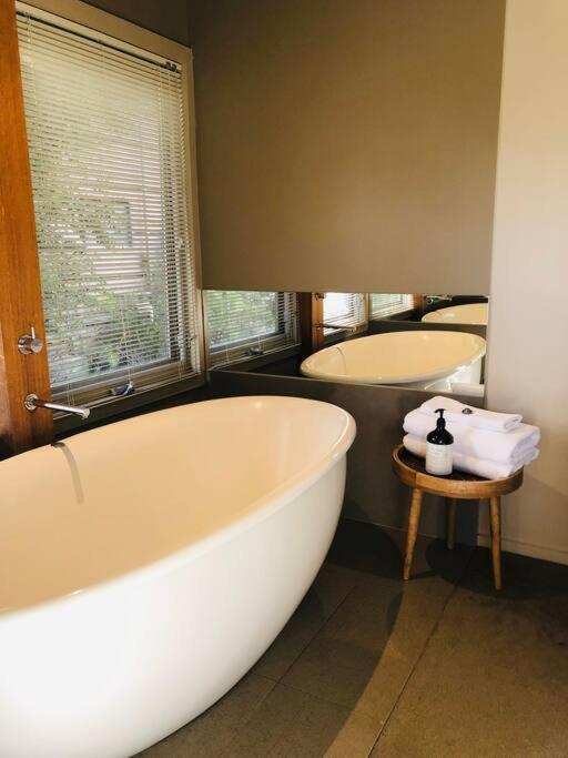 Hepburn hideaway studio
