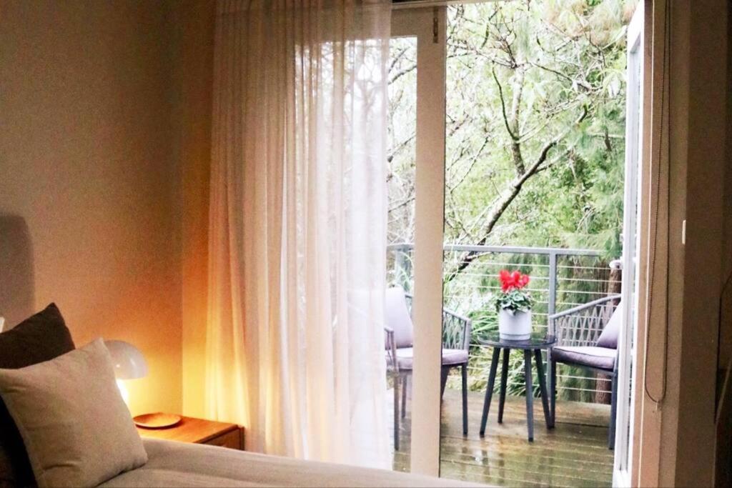 Hepburn hideaway studio