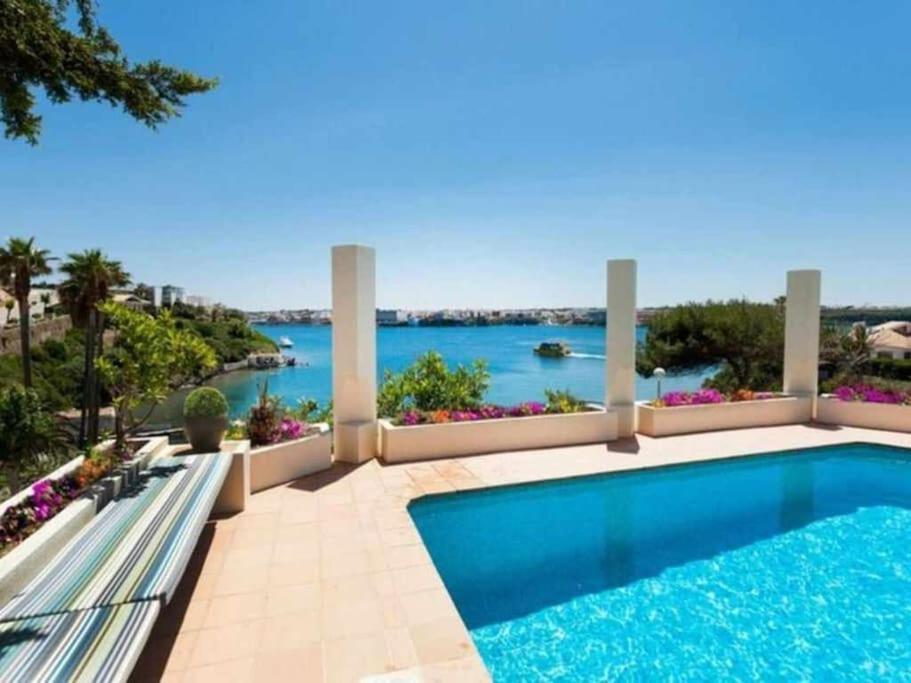 VILLA LANTANA -Vistas únicas al puerto de Mahón view 2