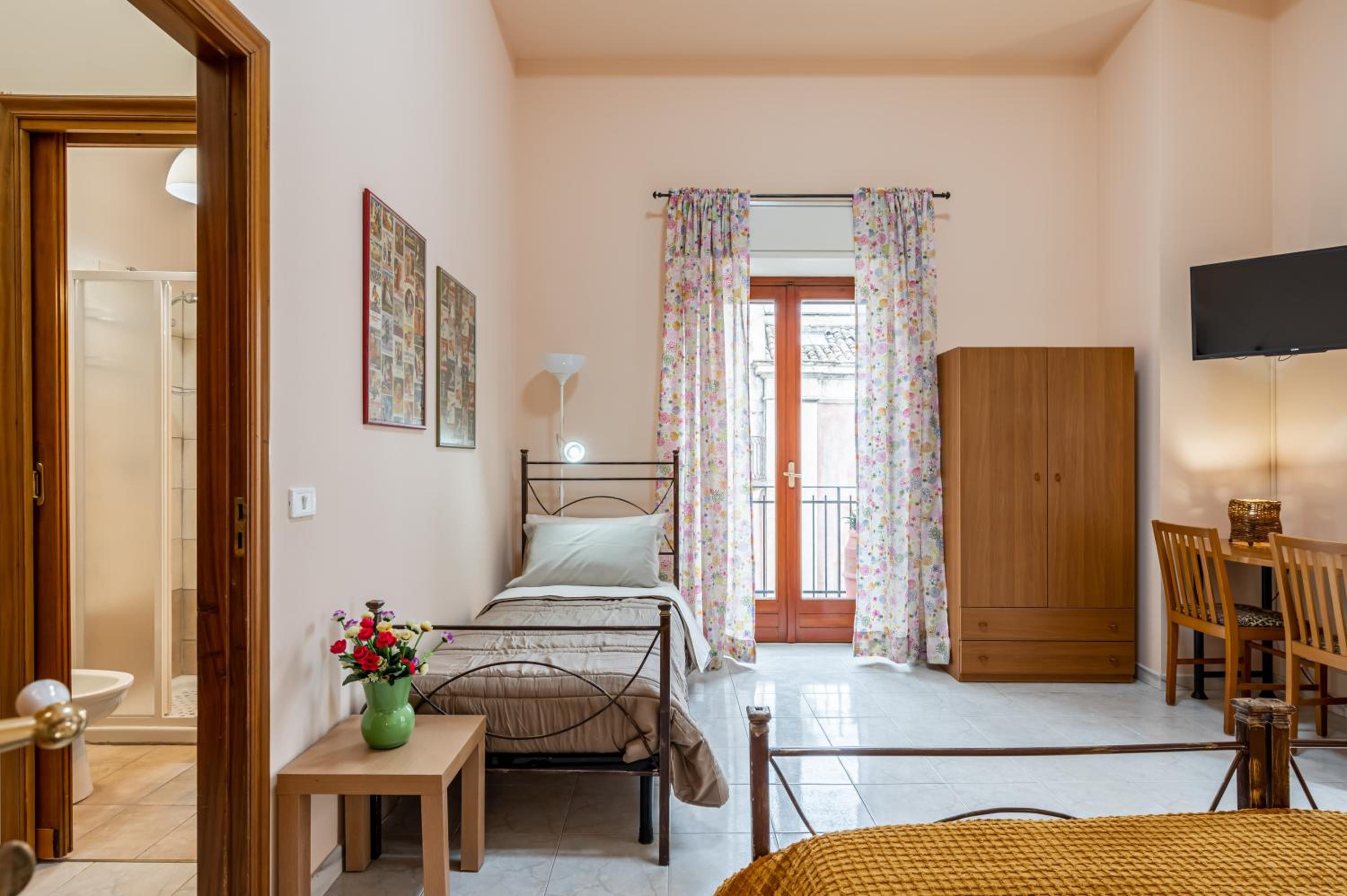 GuestHost - Catania Central and Comfy Apartment