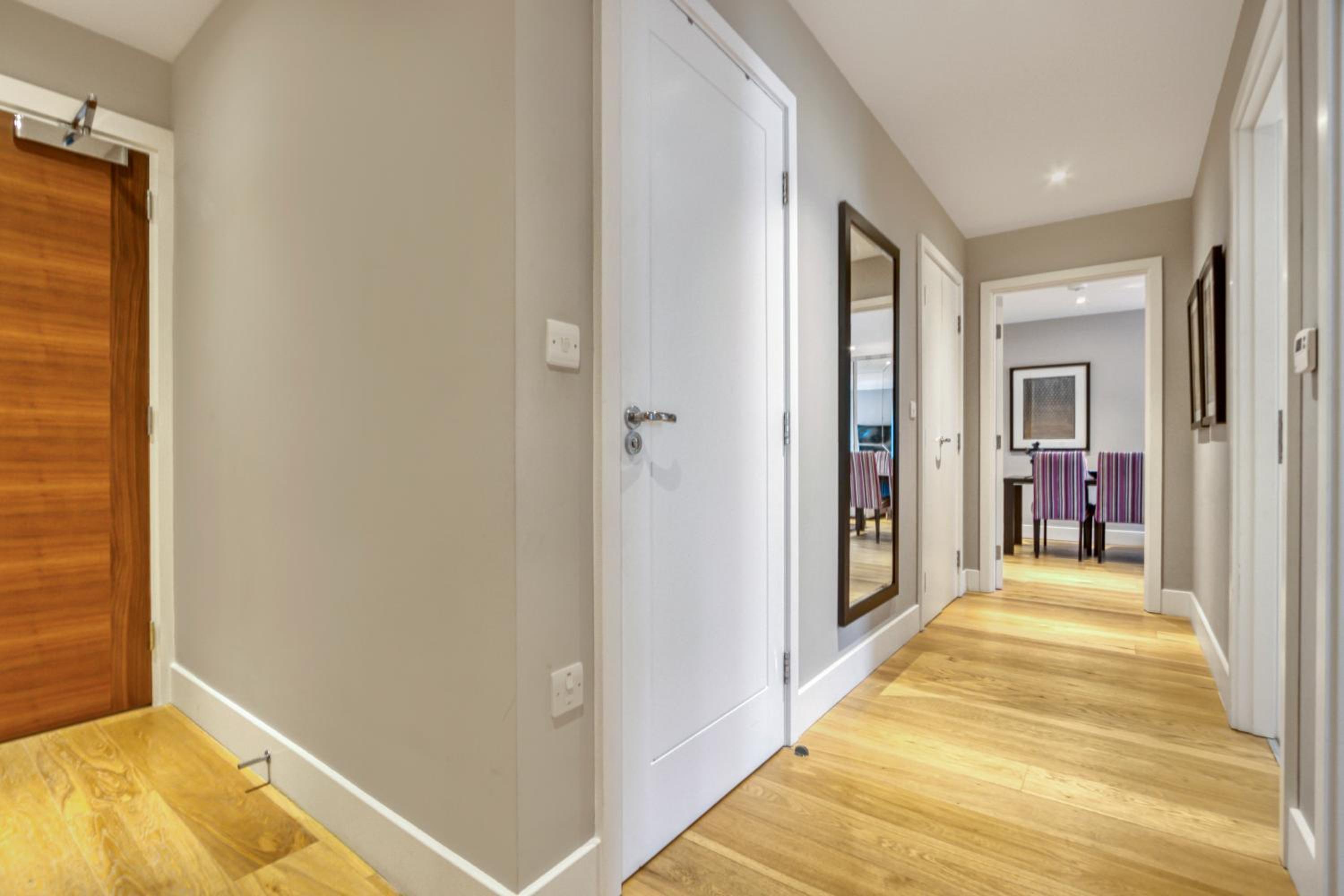 Modern 2 bedroom & 2 bathroom apartment in Fulham