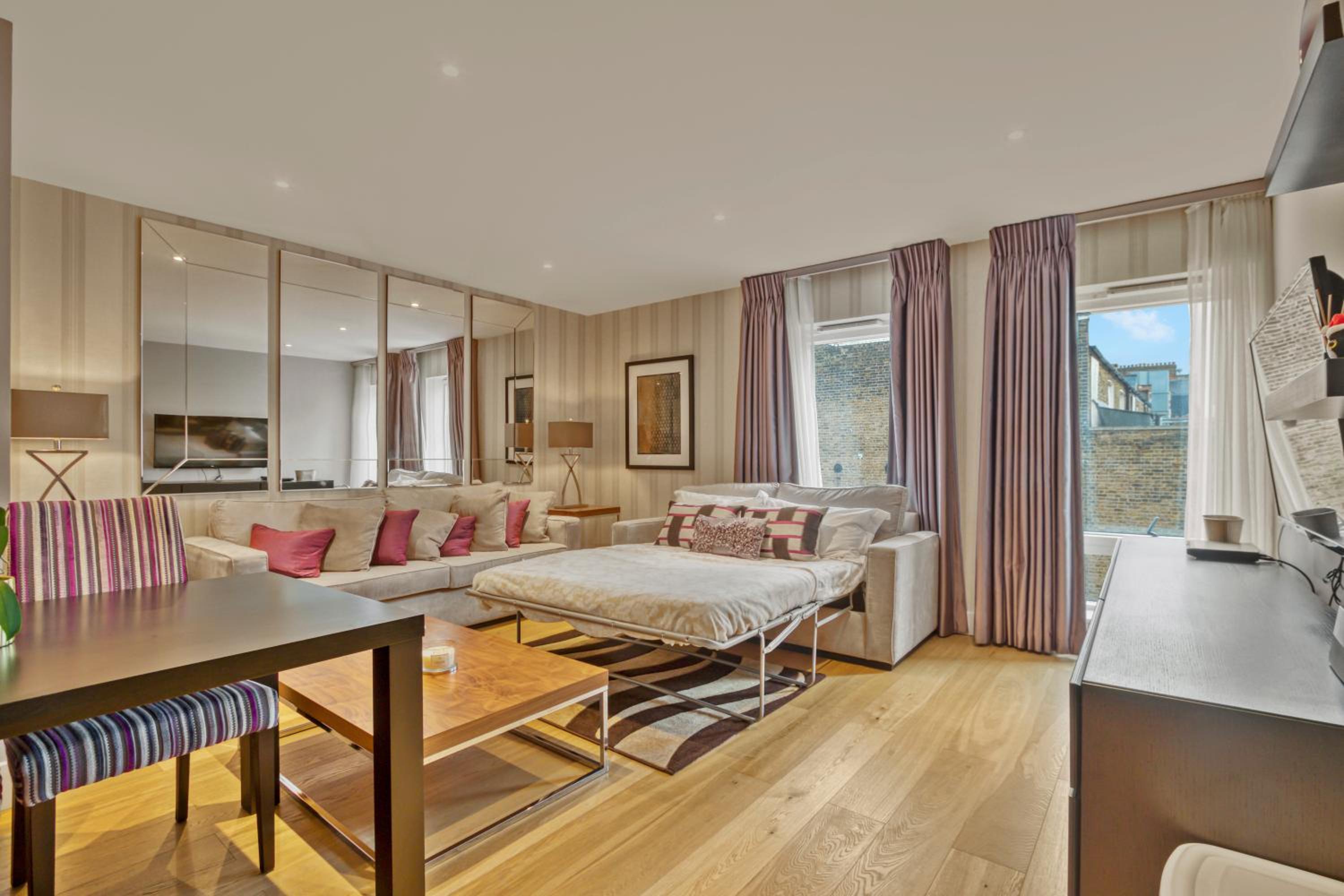 Modern 2 bedroom & 2 bathroom apartment in Fulham
