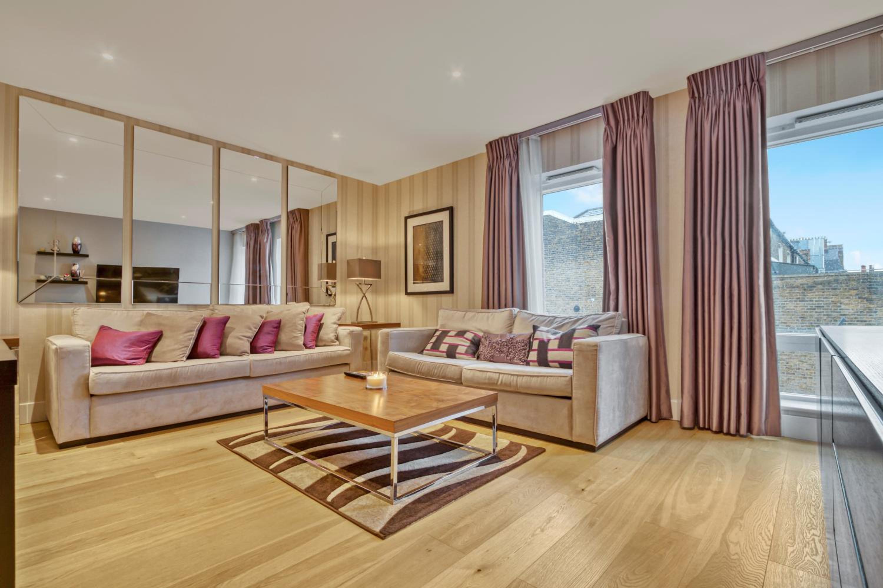 Modern 2 bedroom & 2 bathroom apartment in Fulham
