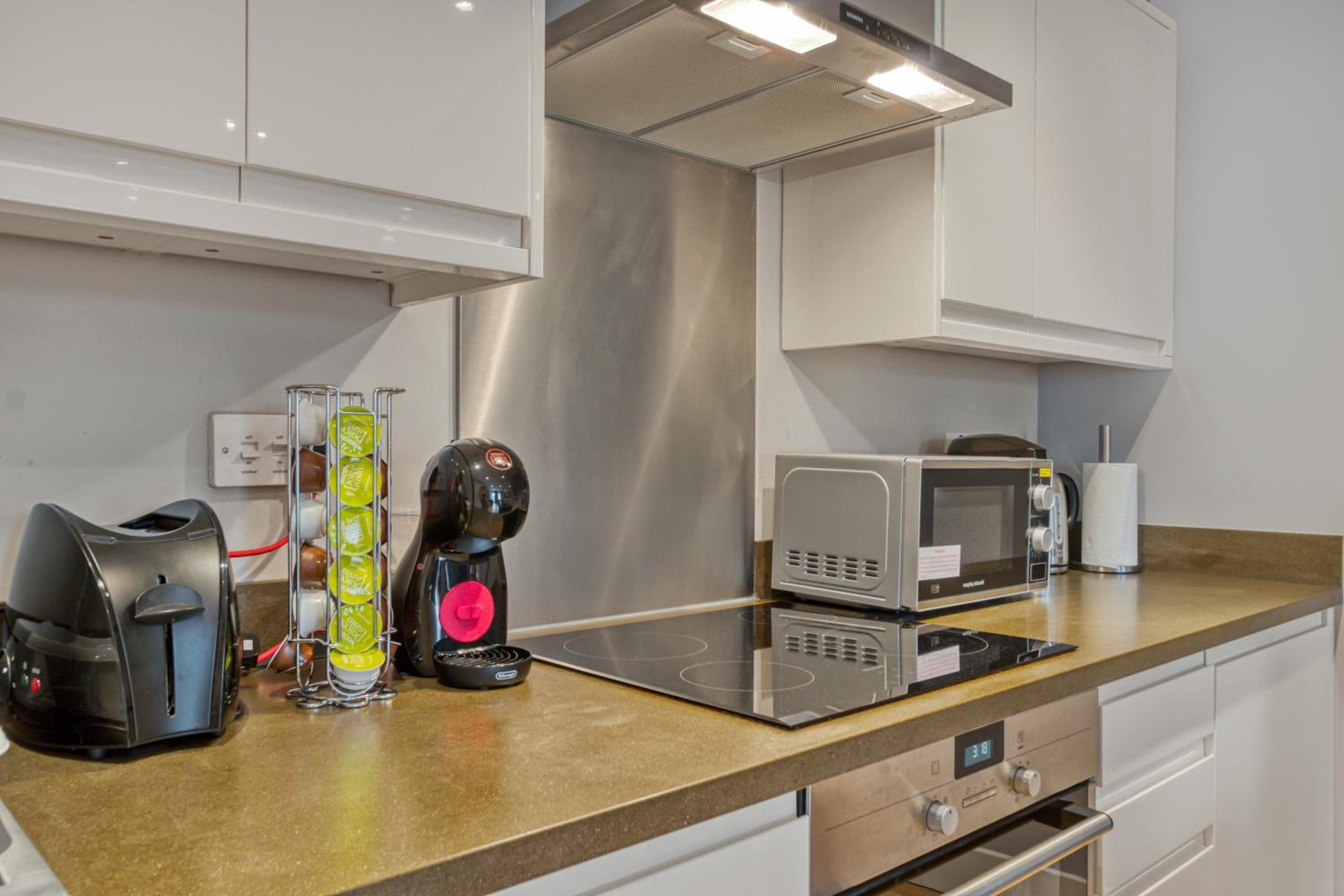 Modern 2 bedroom & 2 bathroom apartment in Fulham