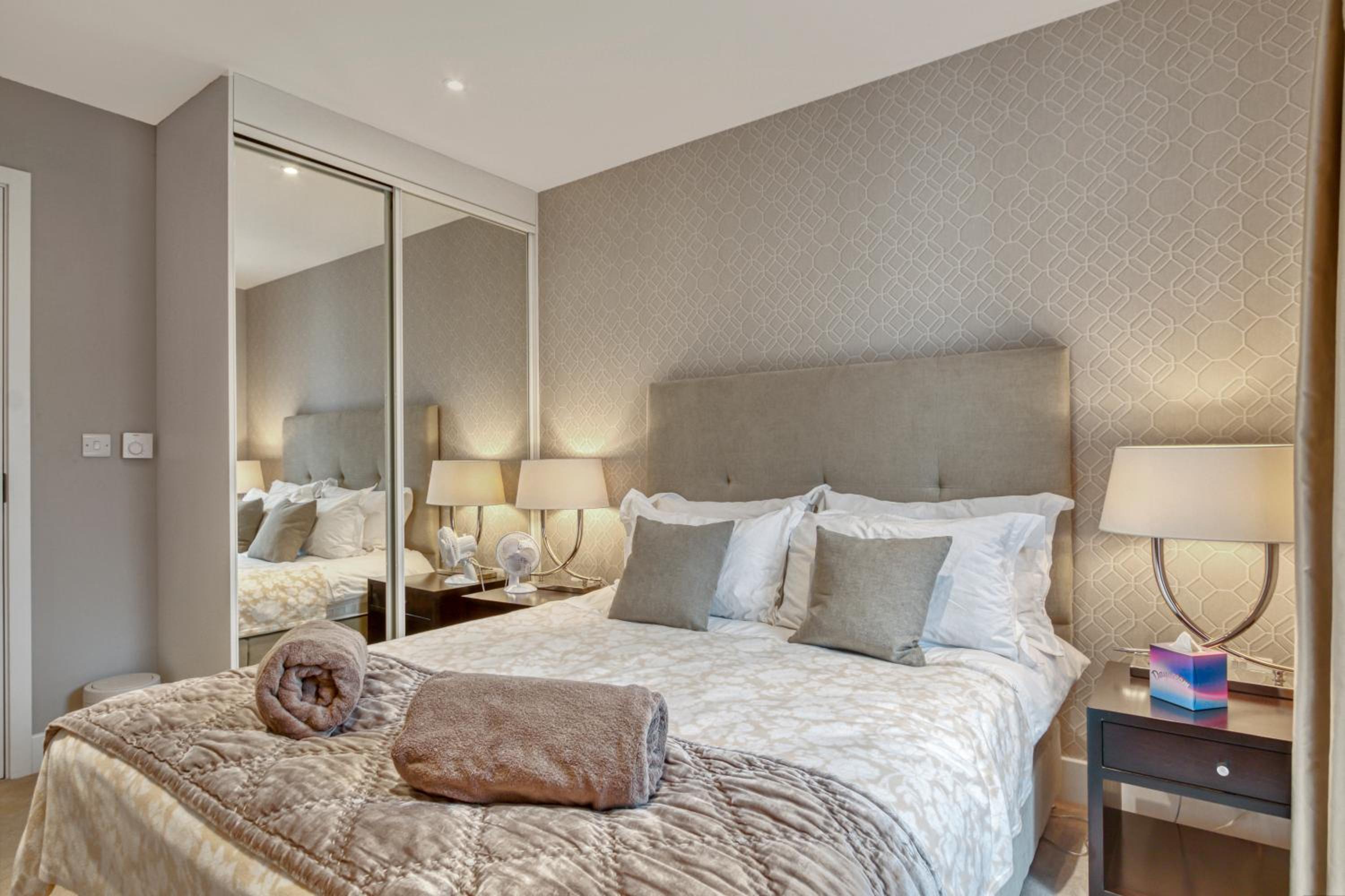 Modern 2 bedroom & 2 bathroom apartment in Fulham