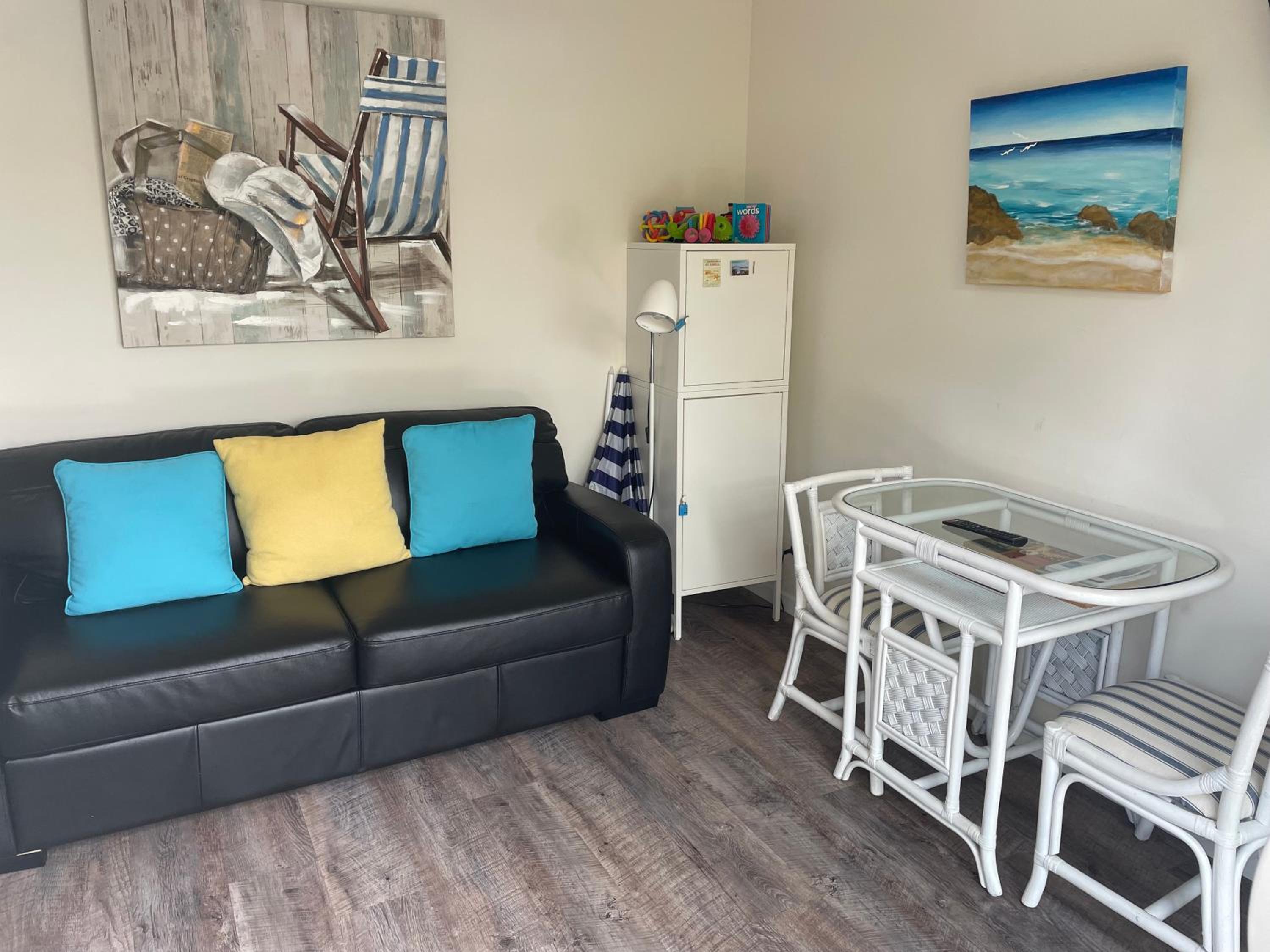 Tropical Suite PRIVATE CENTRAL BUDDINA STYLE by Custom Bnb Hosting