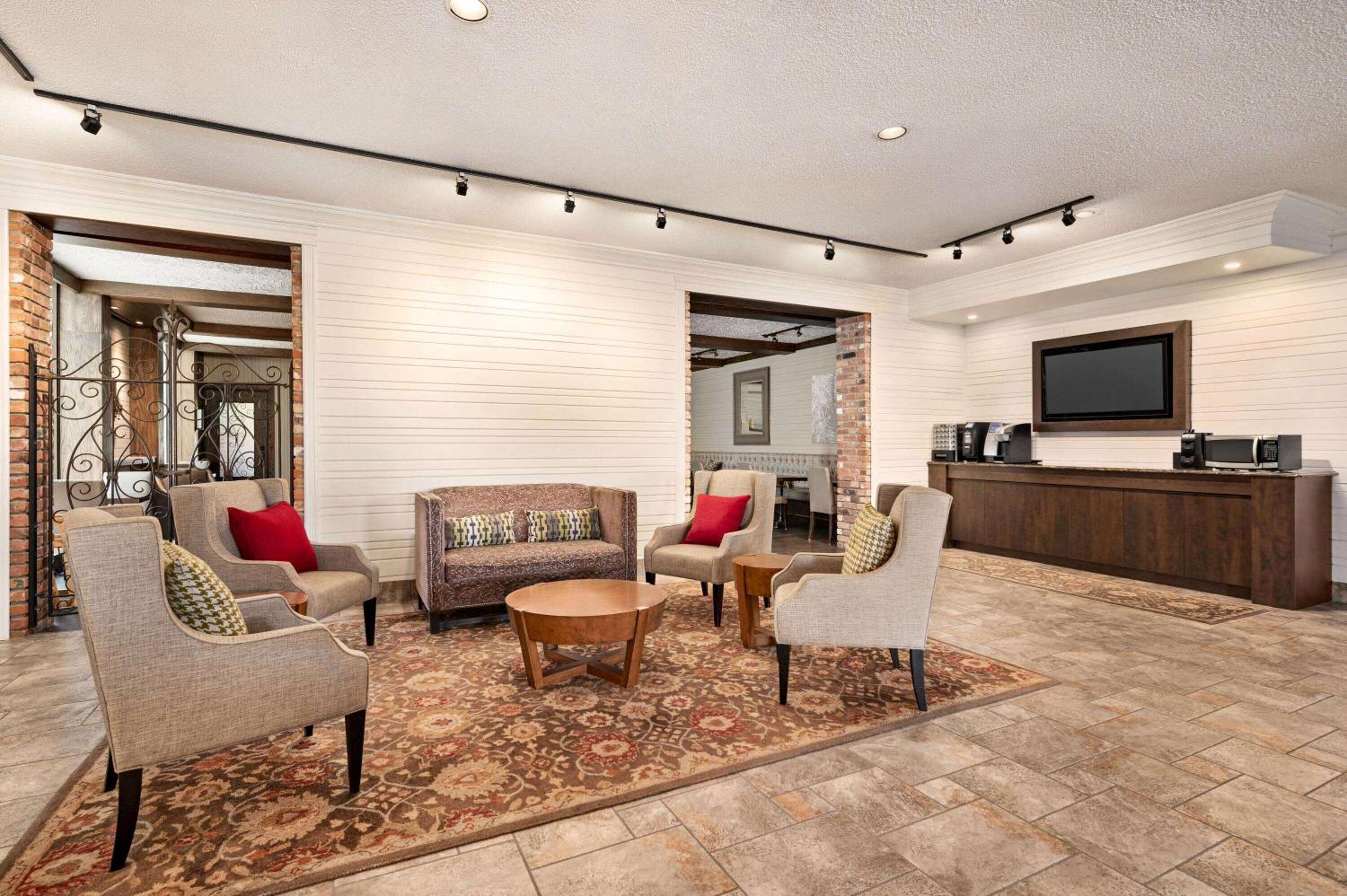 Cornwall Vacations - Ramada by Wyndham Cornwall - Property Image 4