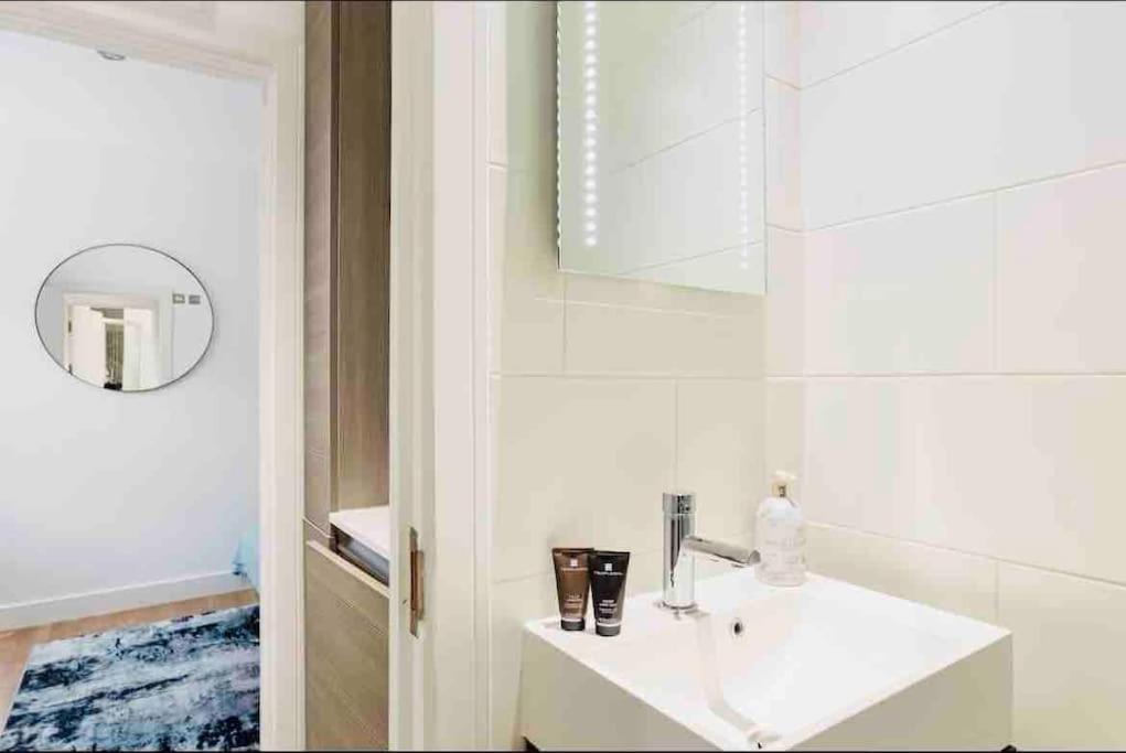Canary wharf Luxury apartment
