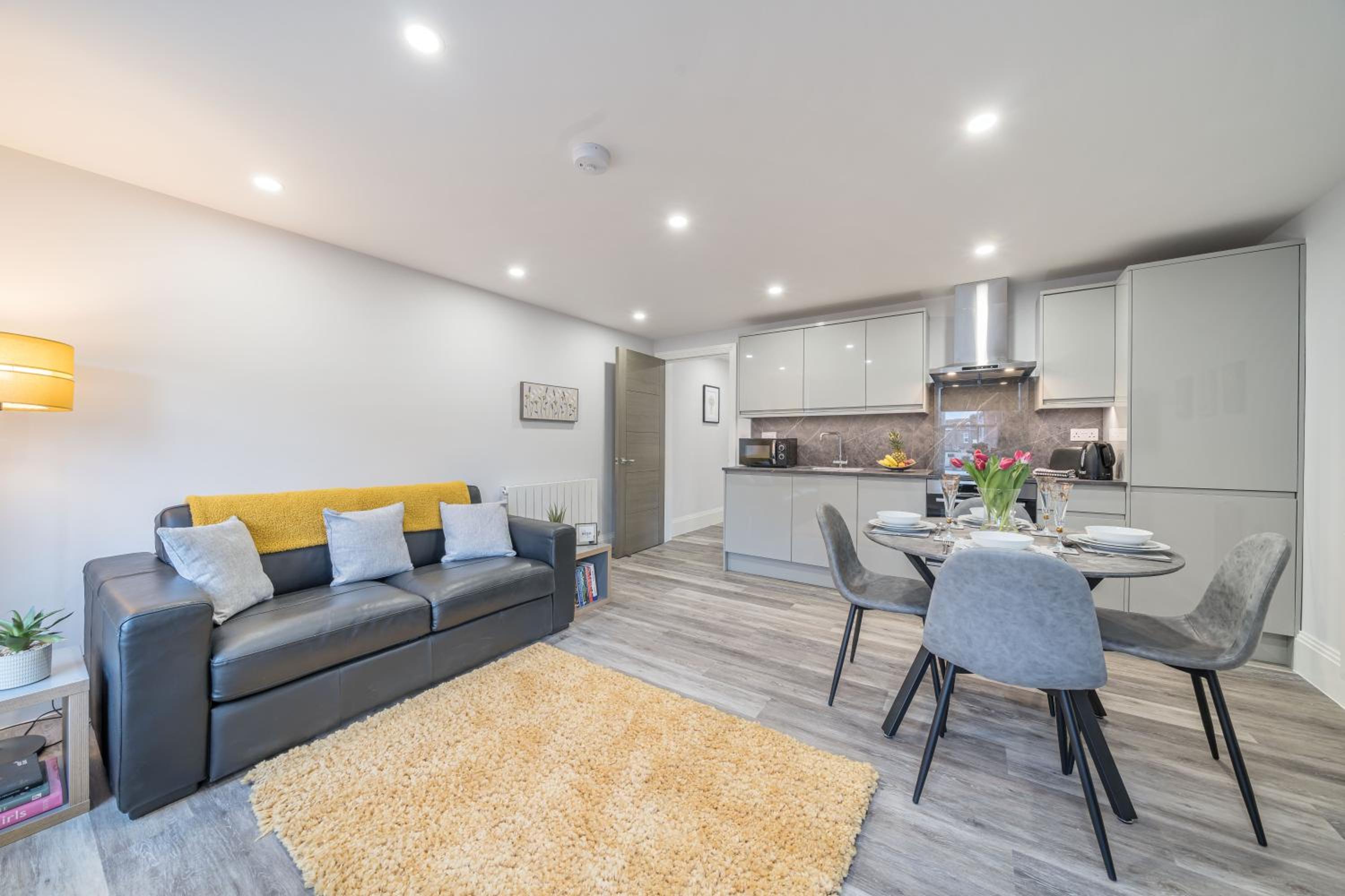 Central Windsor 1BR, Steps from Attractions view 3