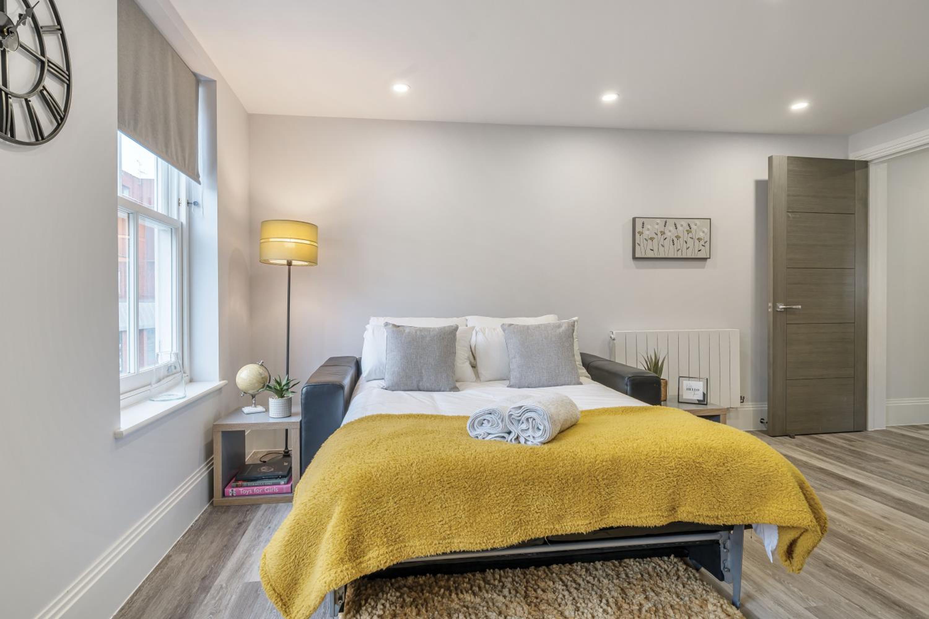 Central Windsor 1BR, Steps from Attractions view 4