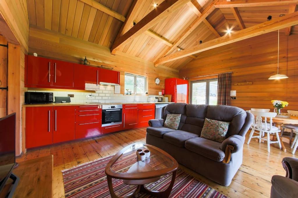 Kingfisher Cabin, Butterwell Farm, Riverside cabin on 40-acre private estate view 3