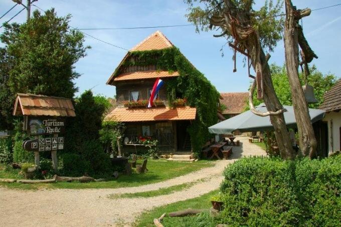 Rural Tourism Family Ravlic view 2