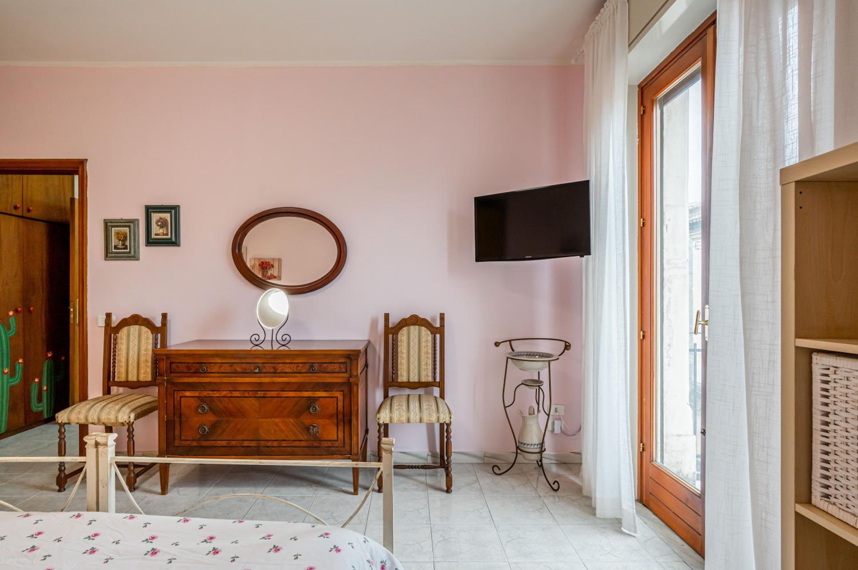 GuestHost - Catania Central and Comfy Apartment