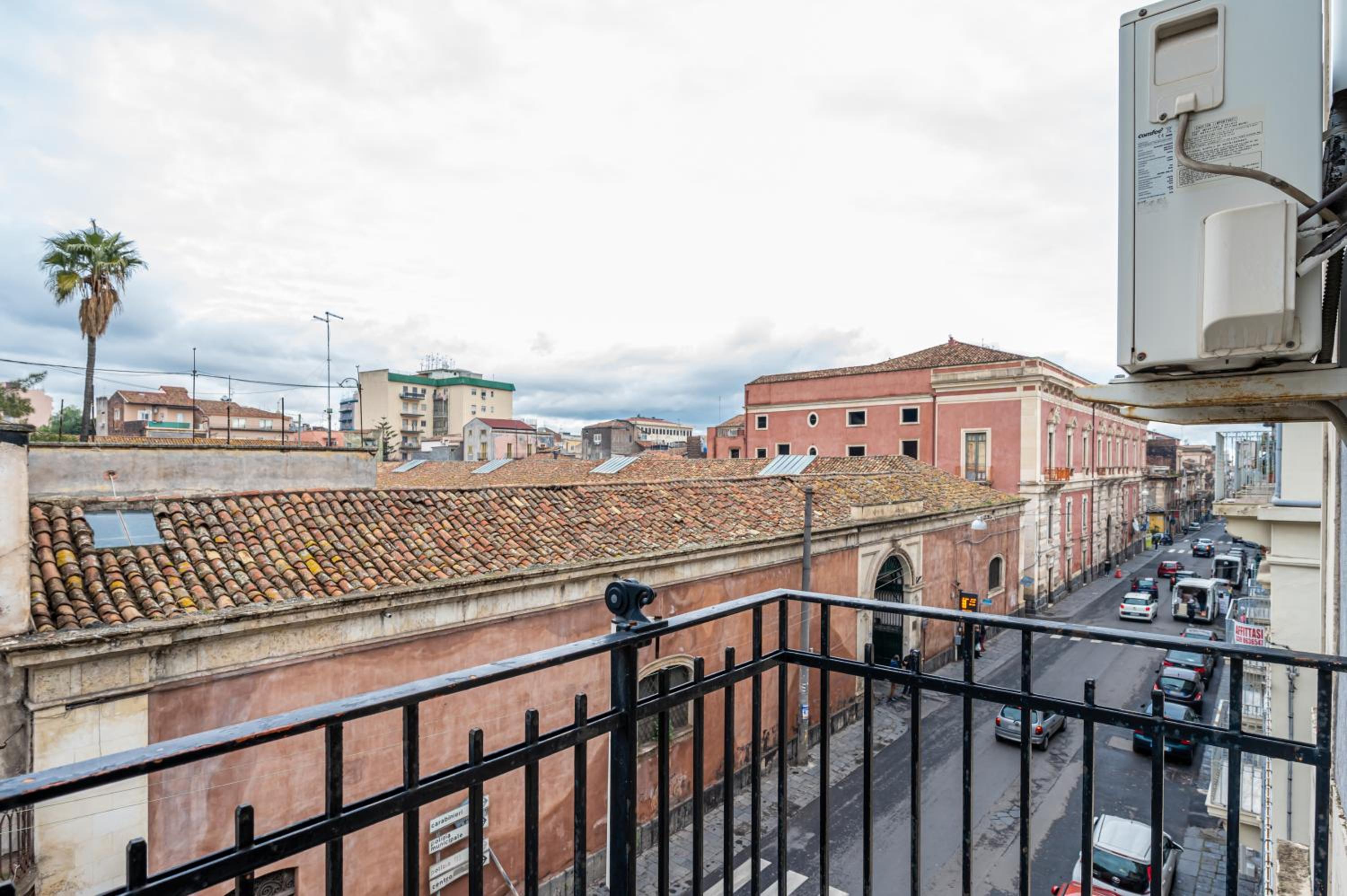GuestHost - Catania Central and Comfy Apartment