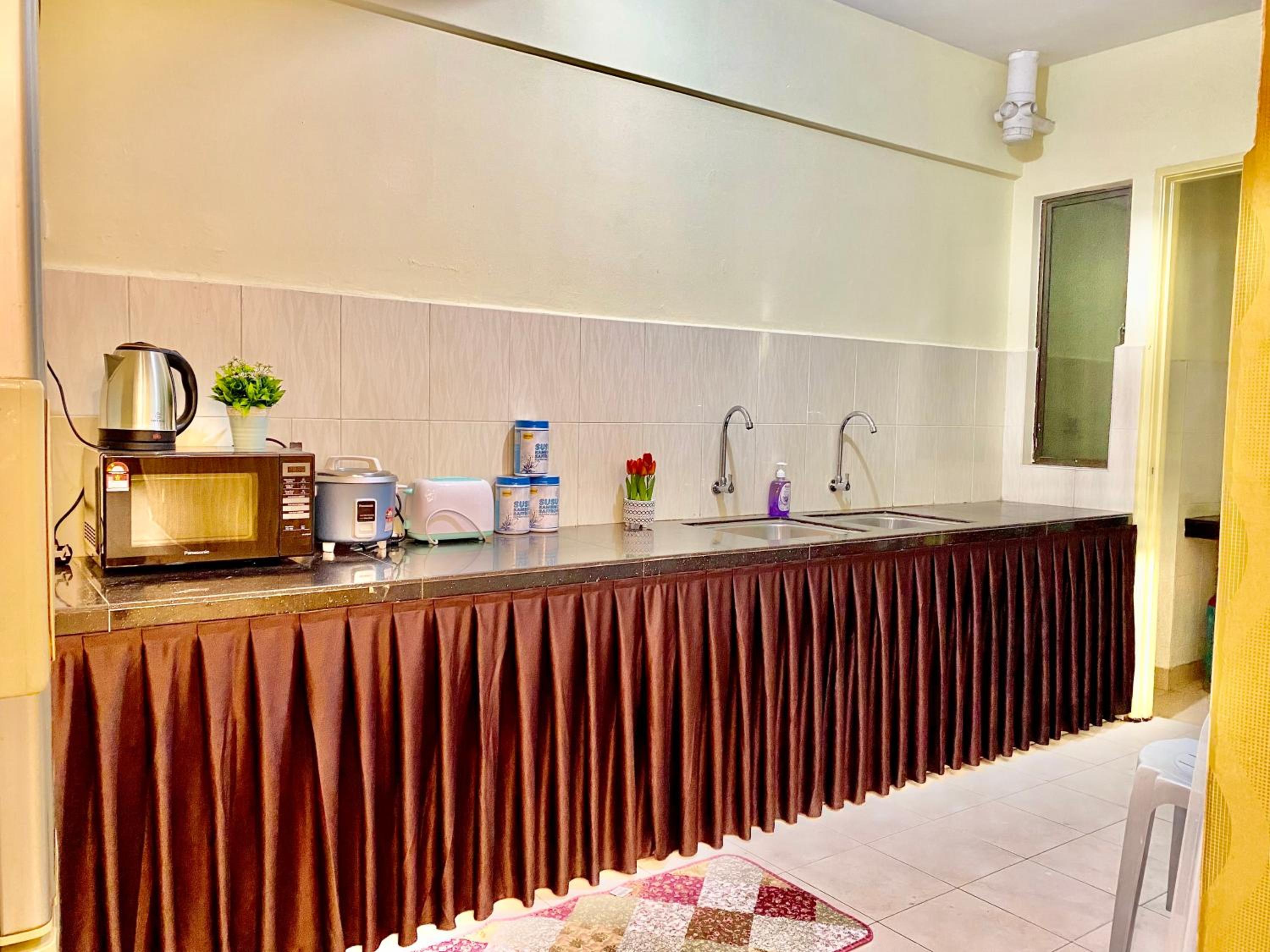 Putravilla Condominium Lovely & Spacious with Public Pool photo 5