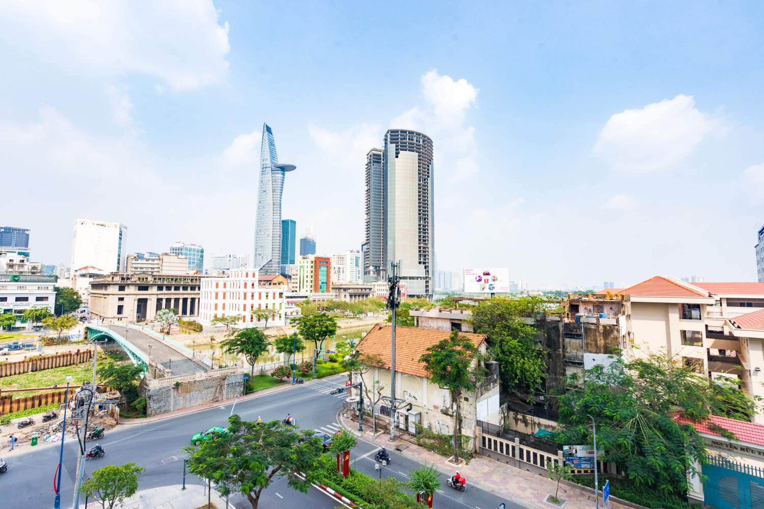 Saigon Royal Apartment 2 bedroom in center