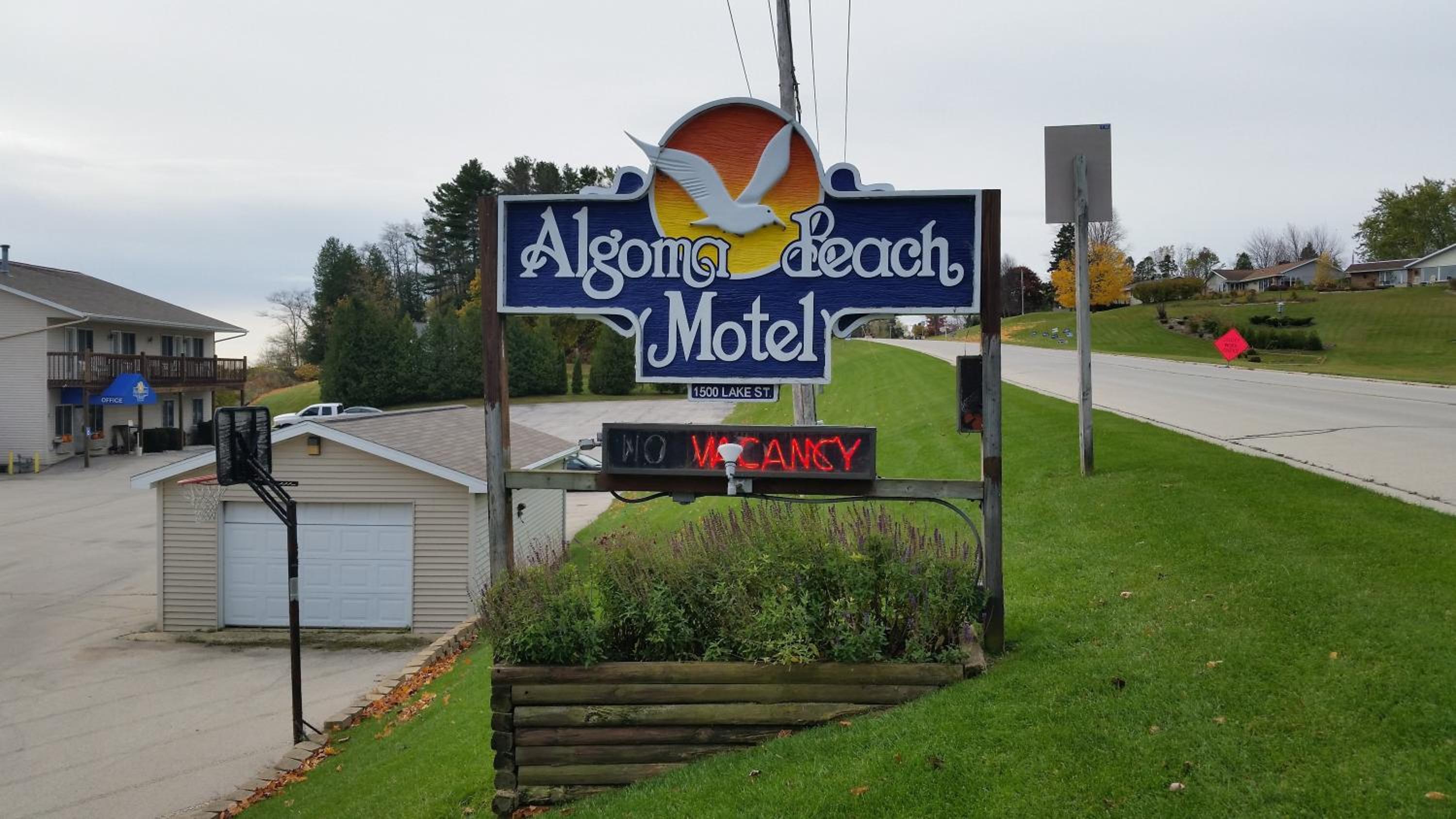 Algoma Beach Motel