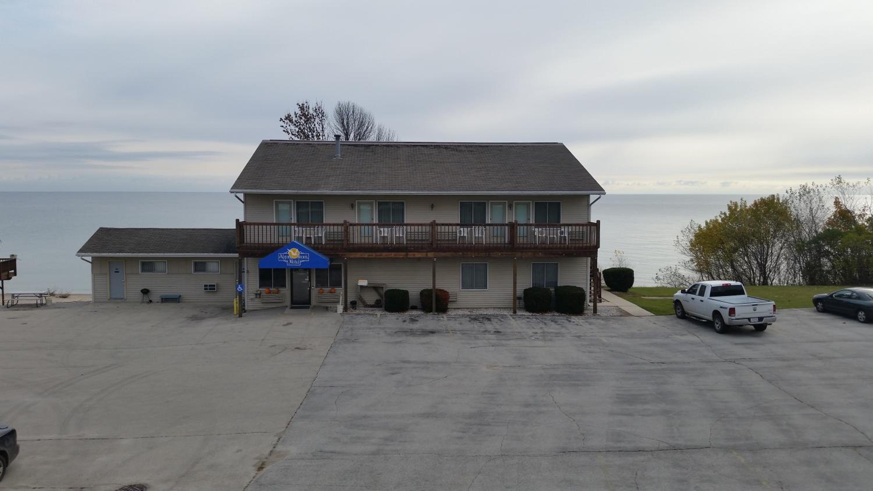 Algoma Beach Motel