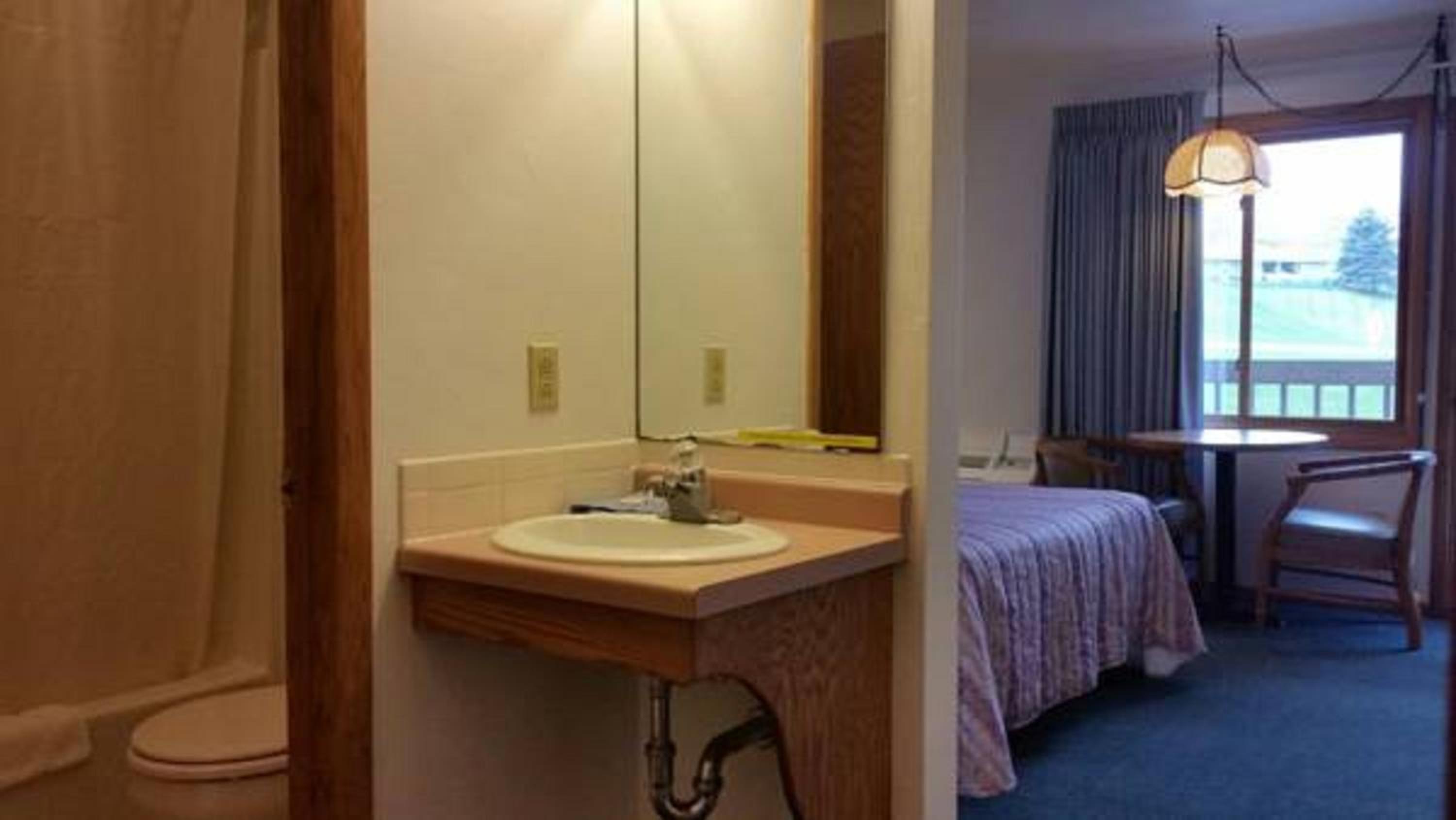 Algoma Beach Motel