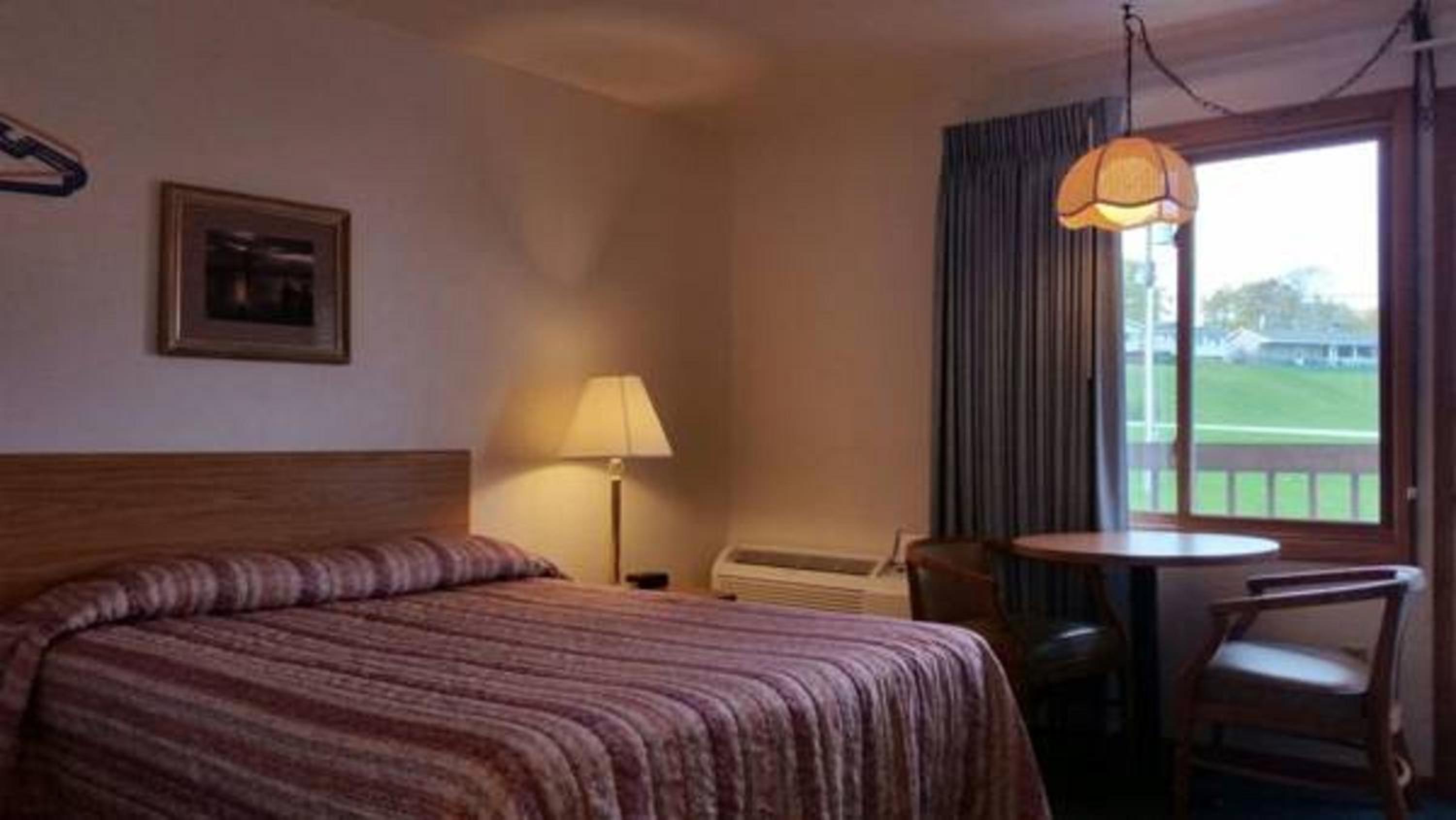 Algoma Beach Motel