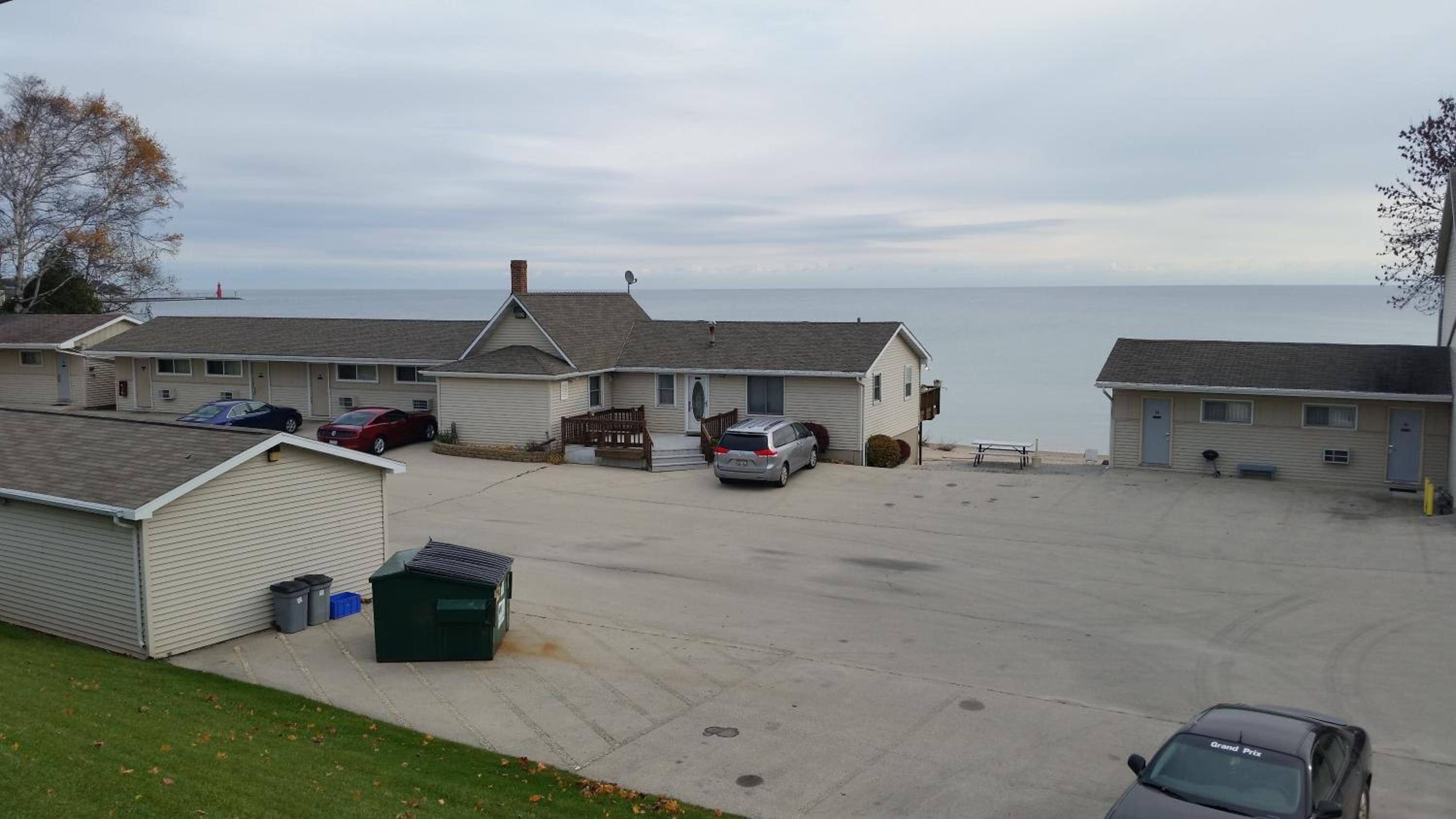 Algoma Beach Motel