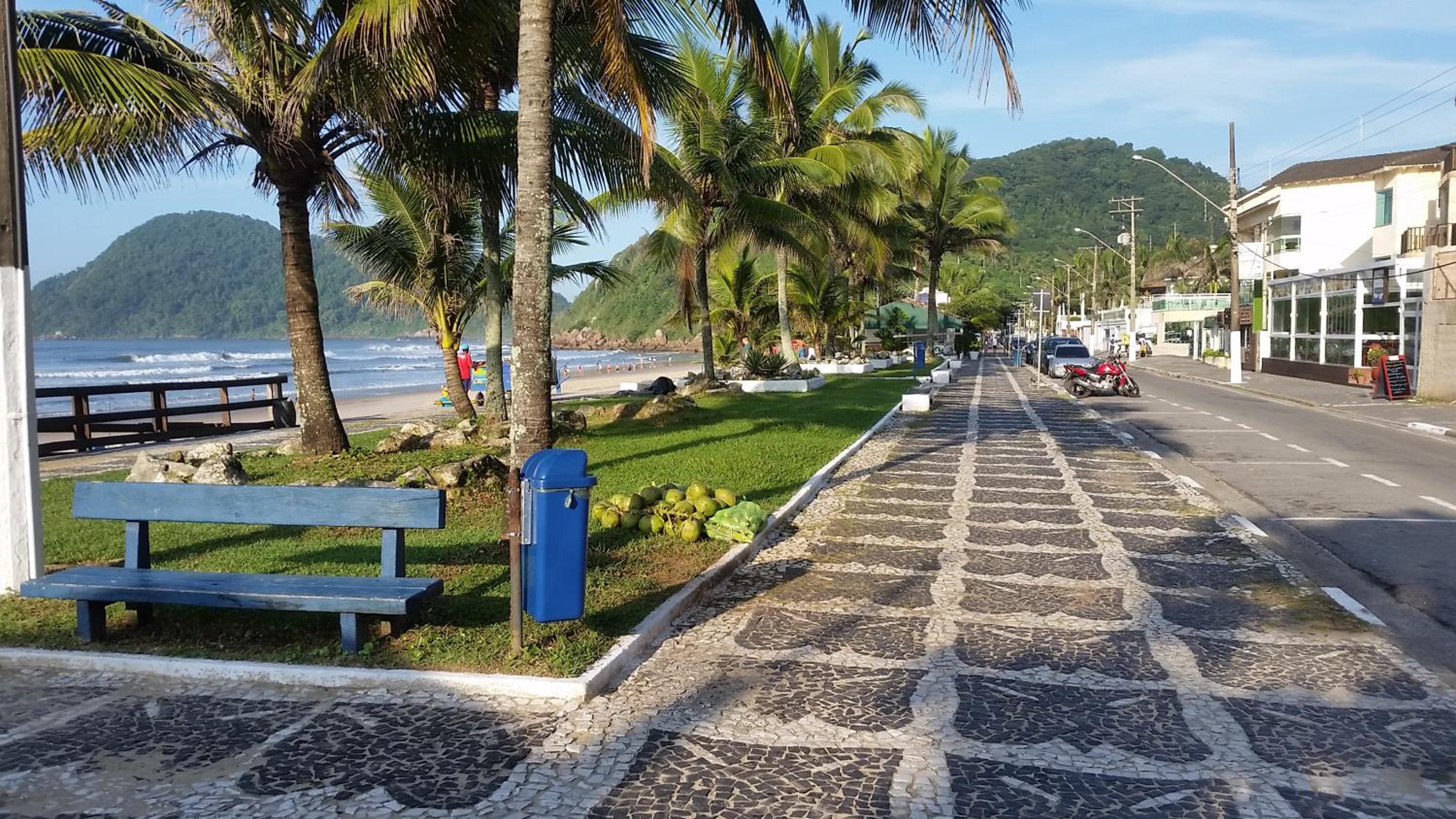 Apartamento no Tombo 30 metros da praia