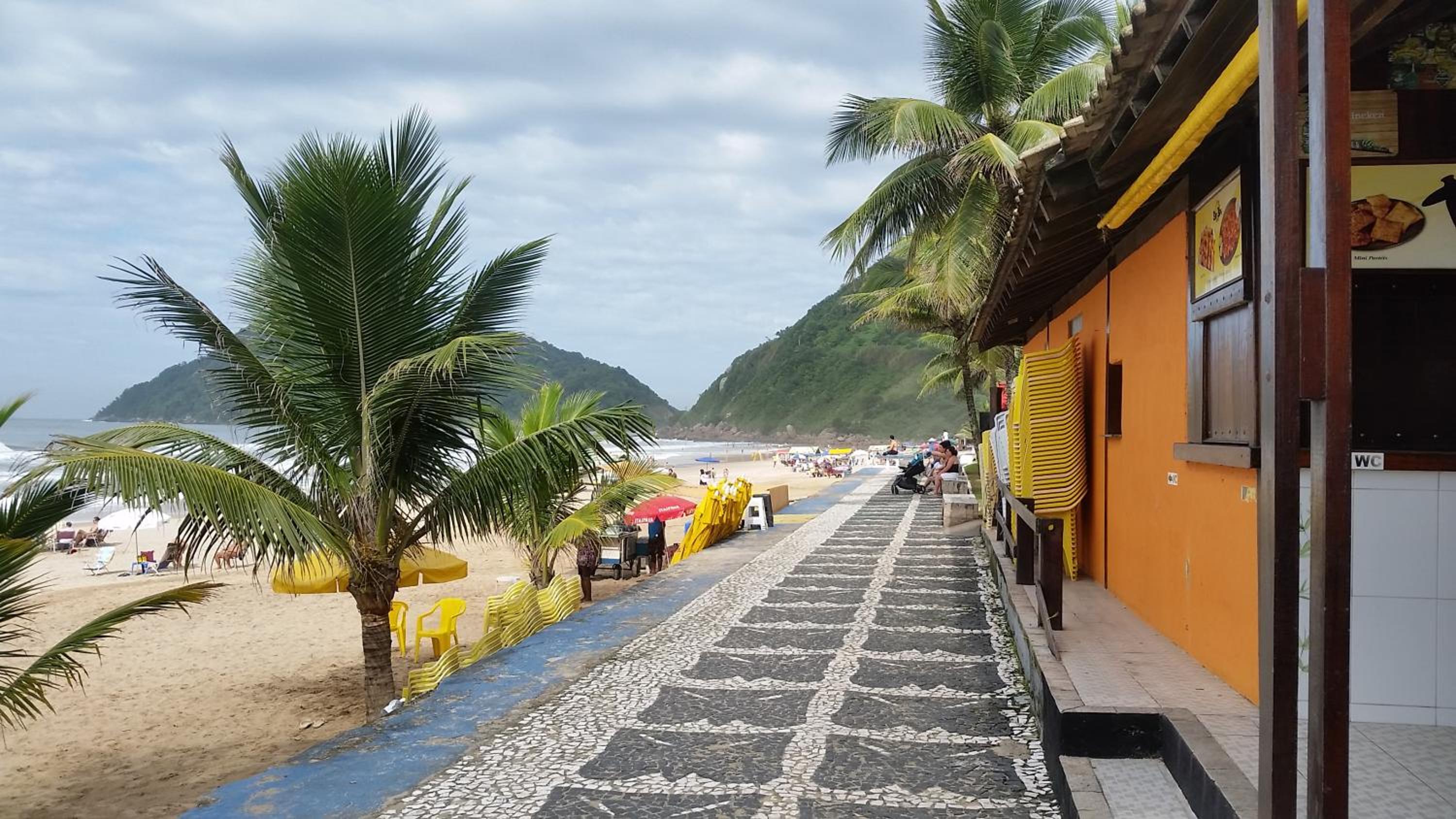 Apartamento no Tombo 30 metros da praia