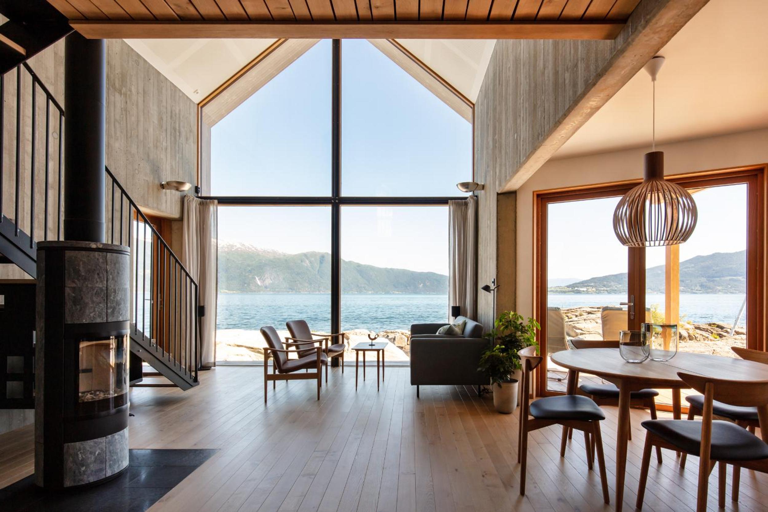 Stunning Holiday Rental by the Waterfront view 4