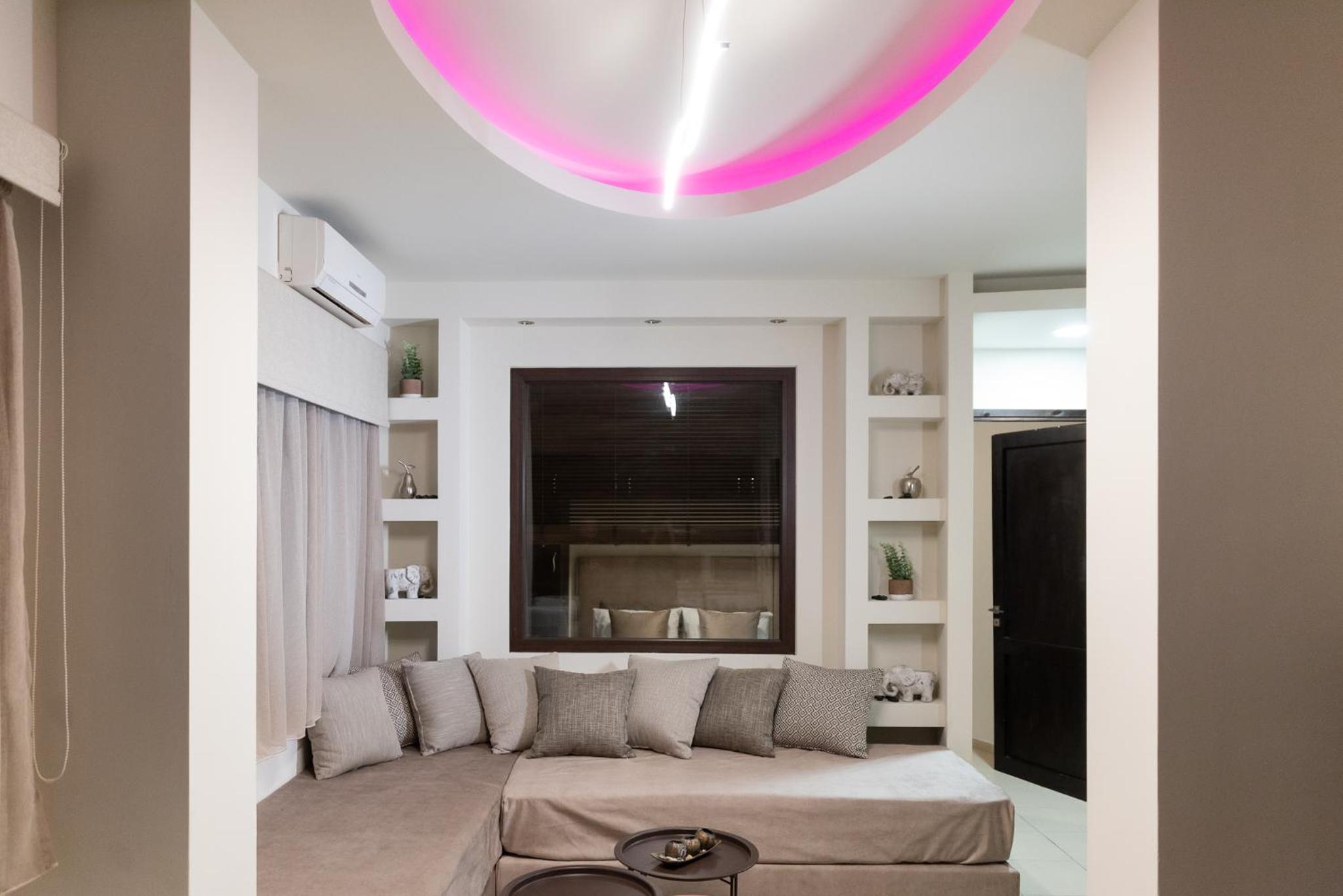 Pasiphae Lux Apartment Downtown