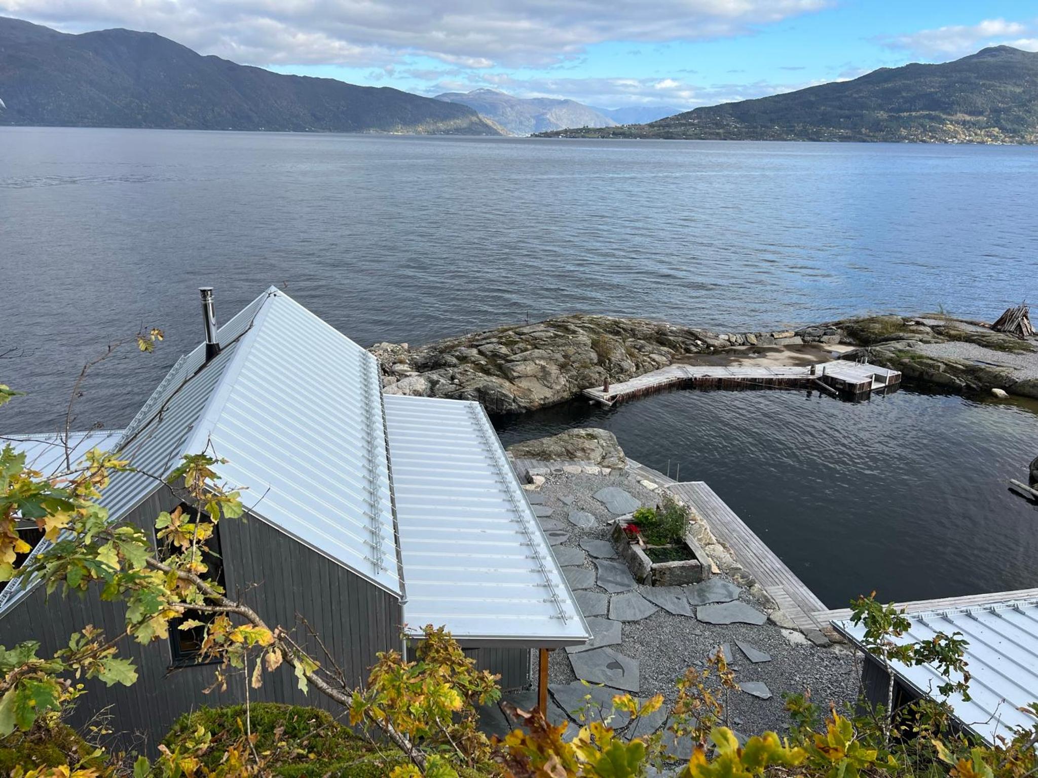 Stunning Holiday Rental by the Waterfront view 3