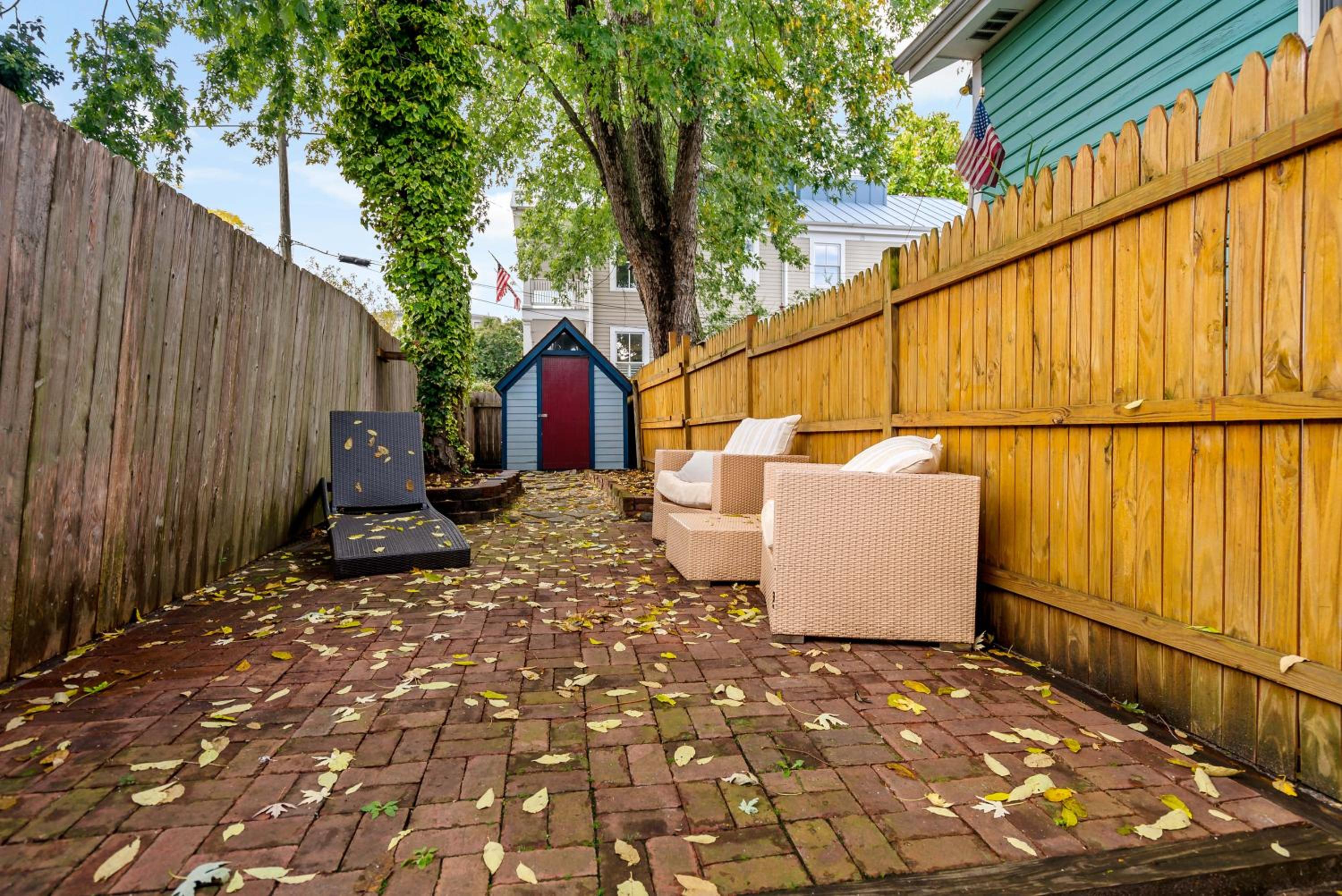 Boutique Blue 2 bedroom Old Town House view 5