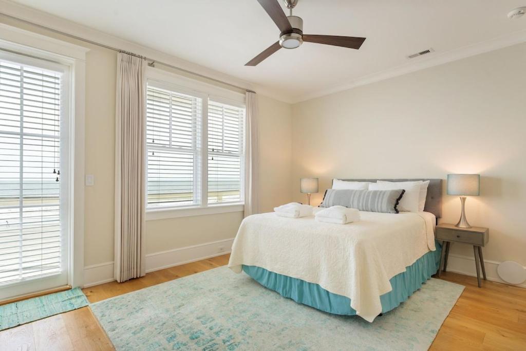 1103 E Arctic - Salty Lady - Beautiful Custom Oceanfront Home - Hot tub view 4